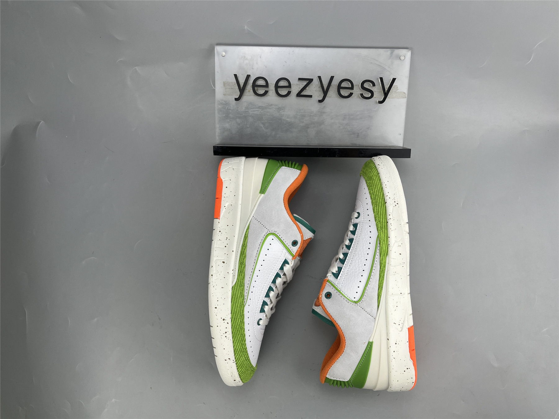 UA TITAN X WMNS AIR JORDAN 2 RETRO LOW