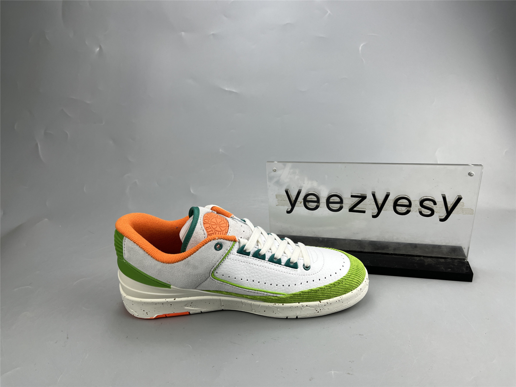 UA TITAN X WMNS AIR JORDAN 2 RETRO LOW