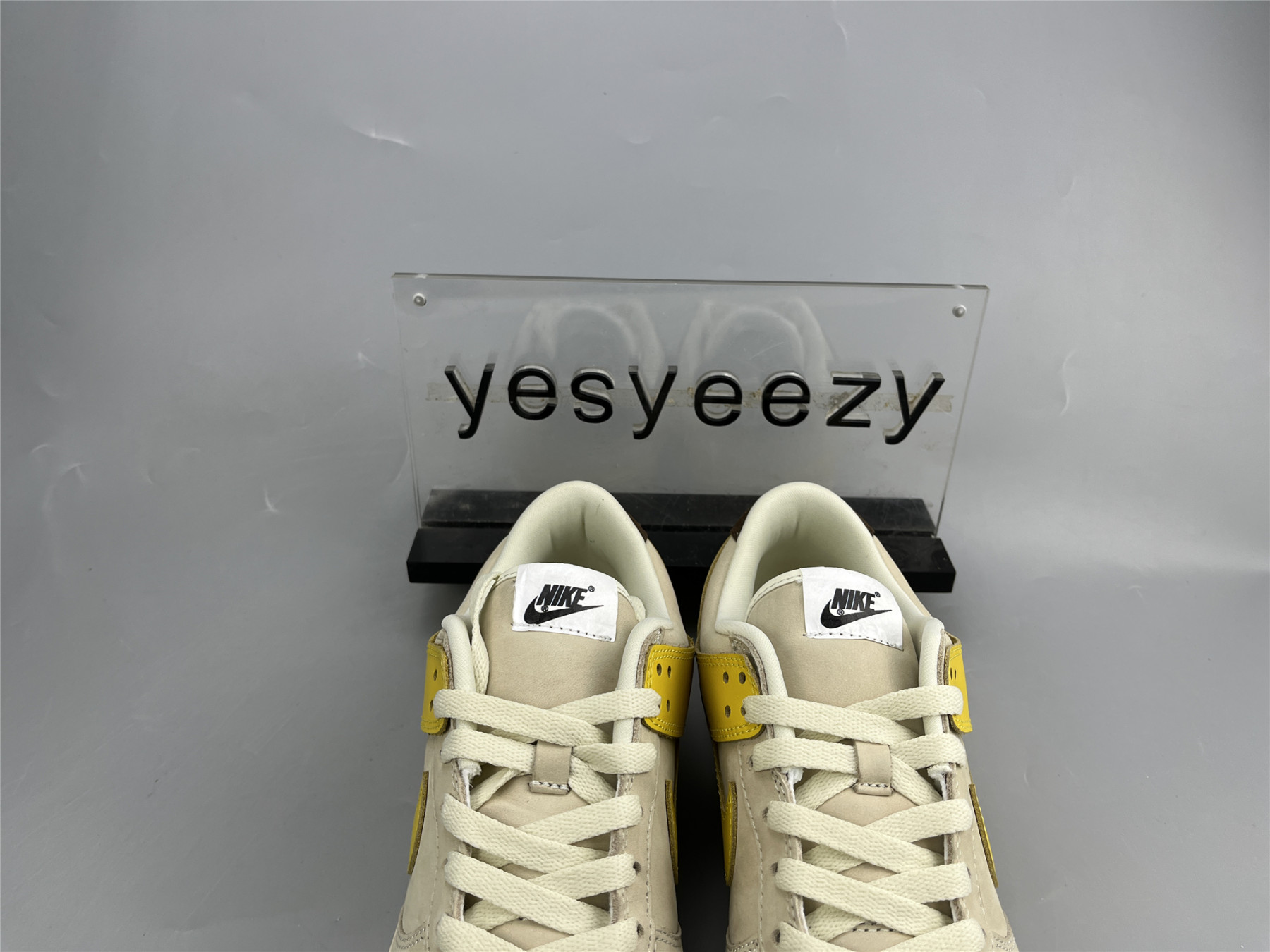 UA NIKE WMNS DUNK LOW LX 