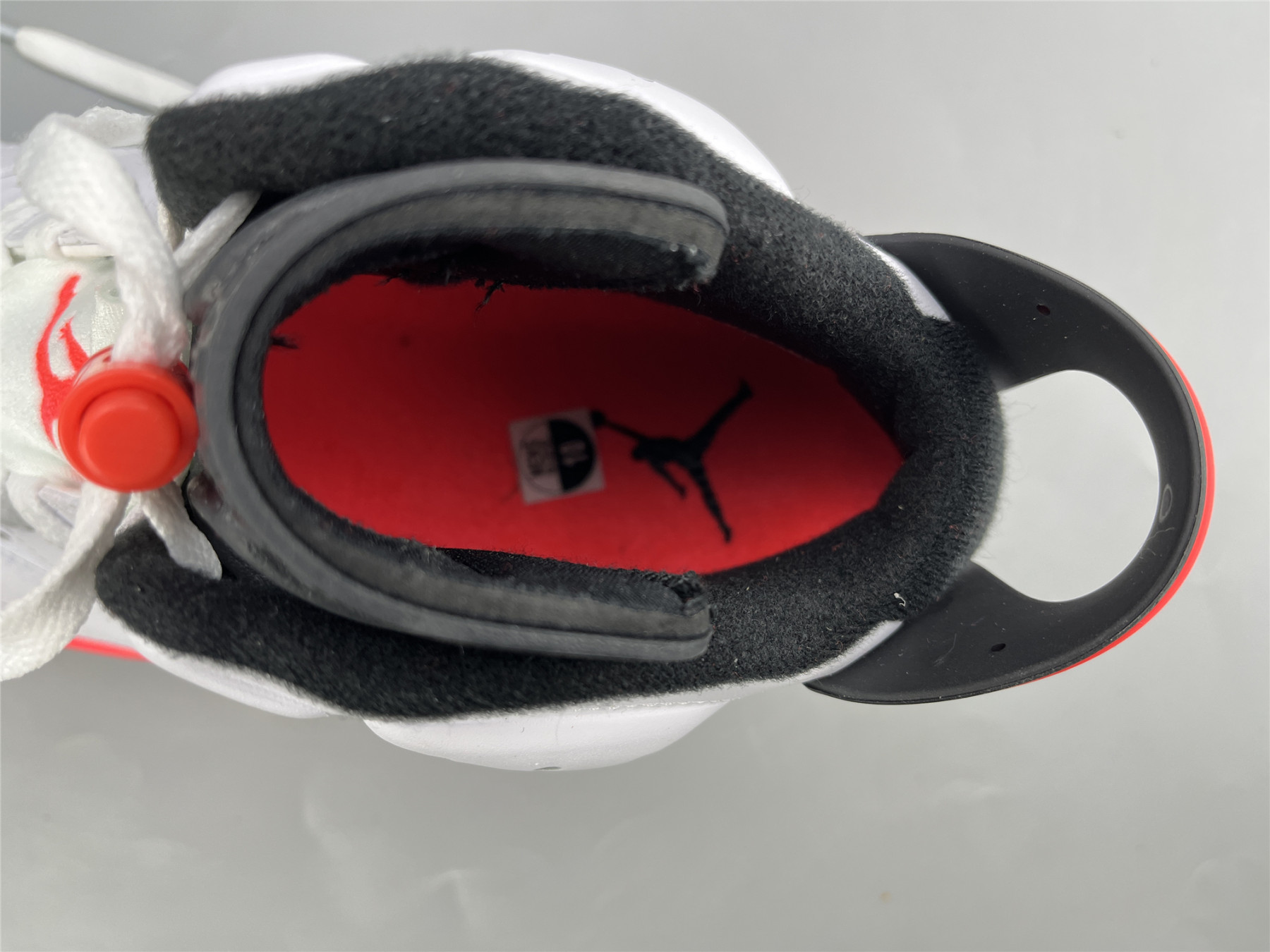 UA  AIR JORDAN 6 RETRO 