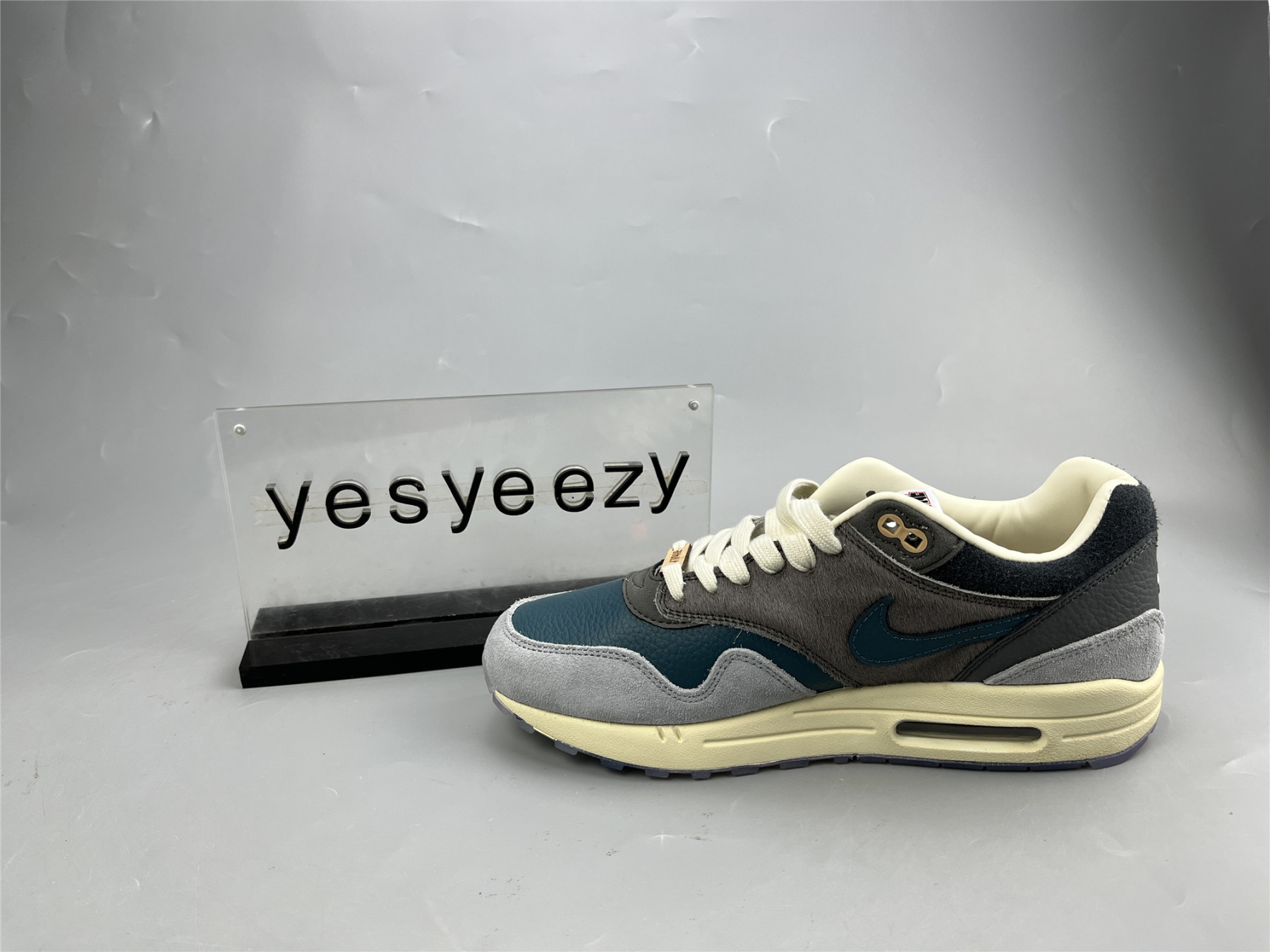 UA NIKE KASINA X AIR MAX 1 SP 