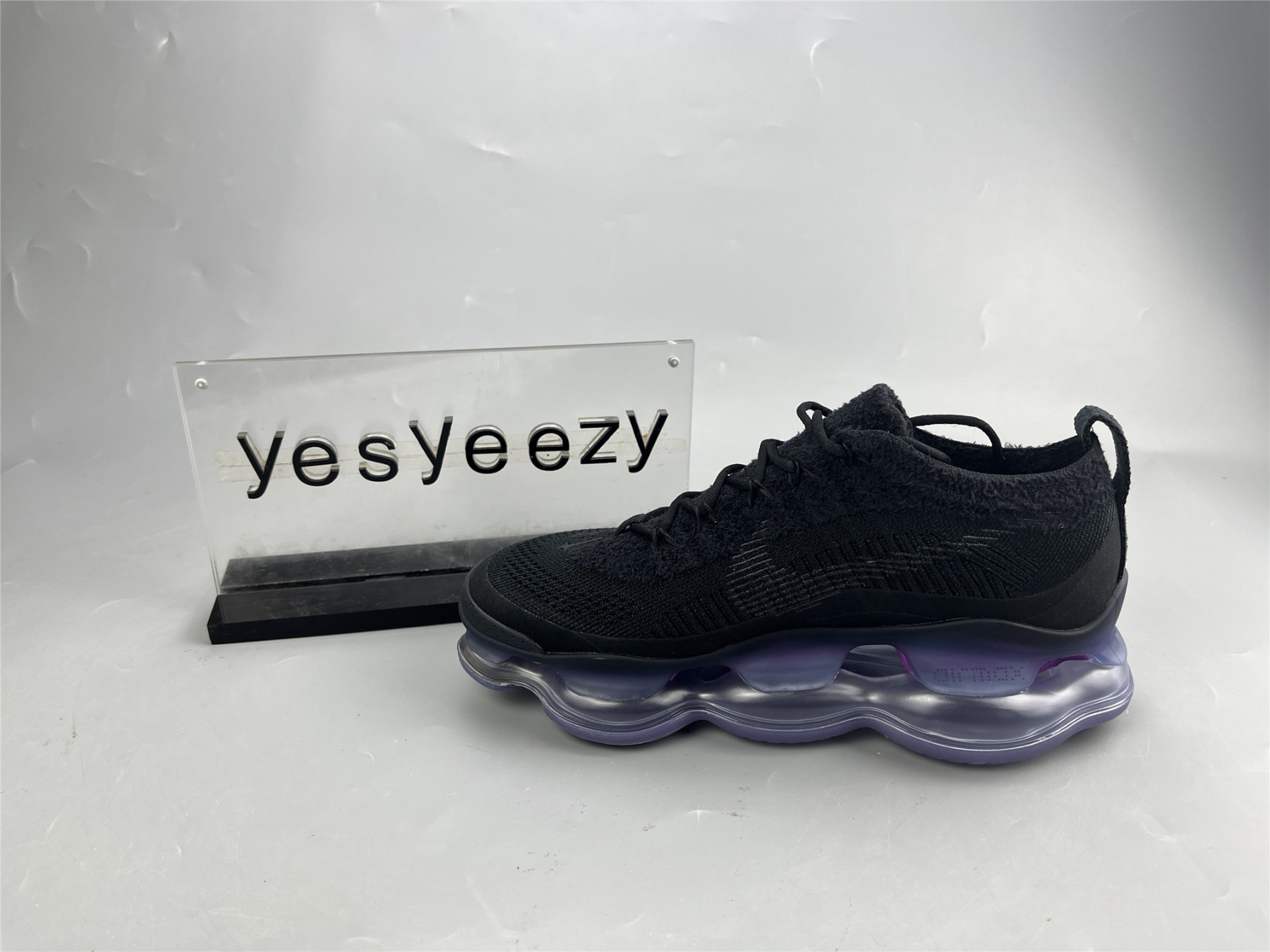 UA NIKE AIR MAX SCORPION 