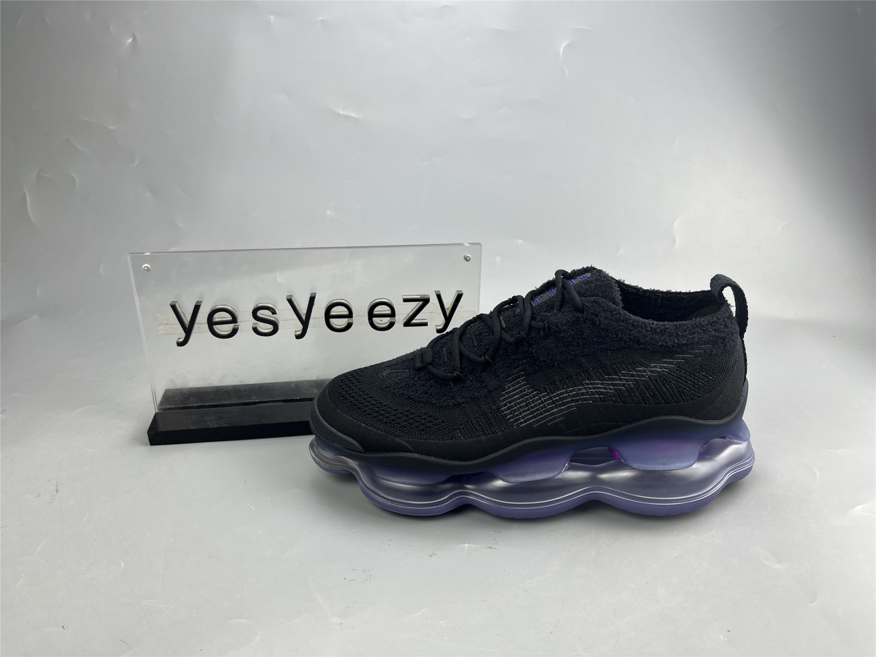 UA NIKE AIR MAX SCORPION 