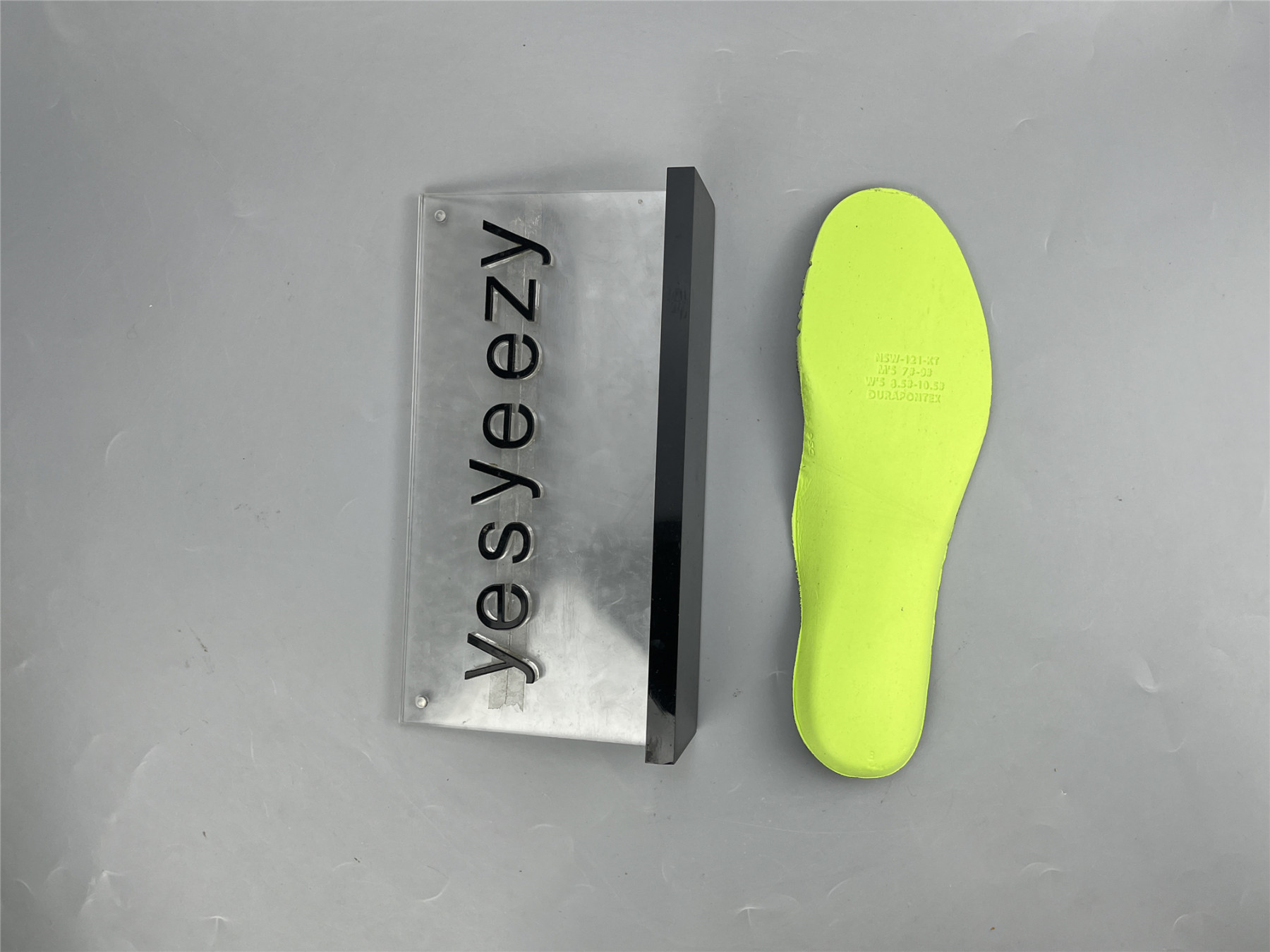 UA NIKE AIR MAX SCORPION 