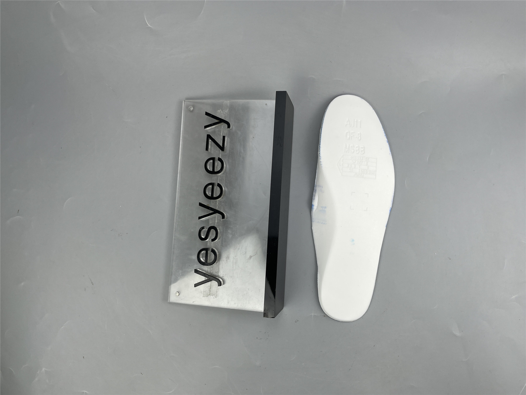 UA AIR JORDAN 11 RETRO LEGEND BLUE