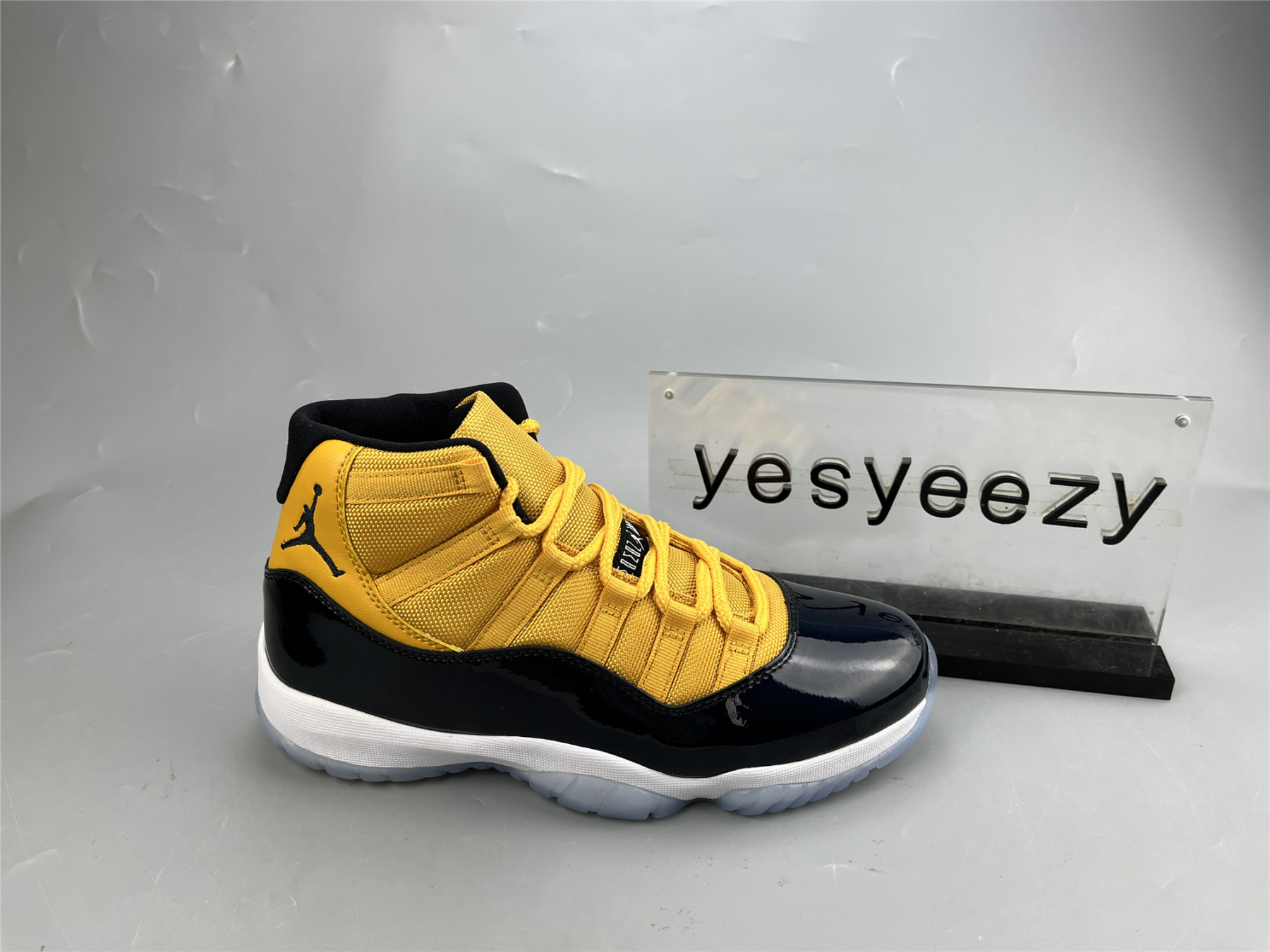 UA AIR JORDAN 11 RETRO BLACK YELLOW