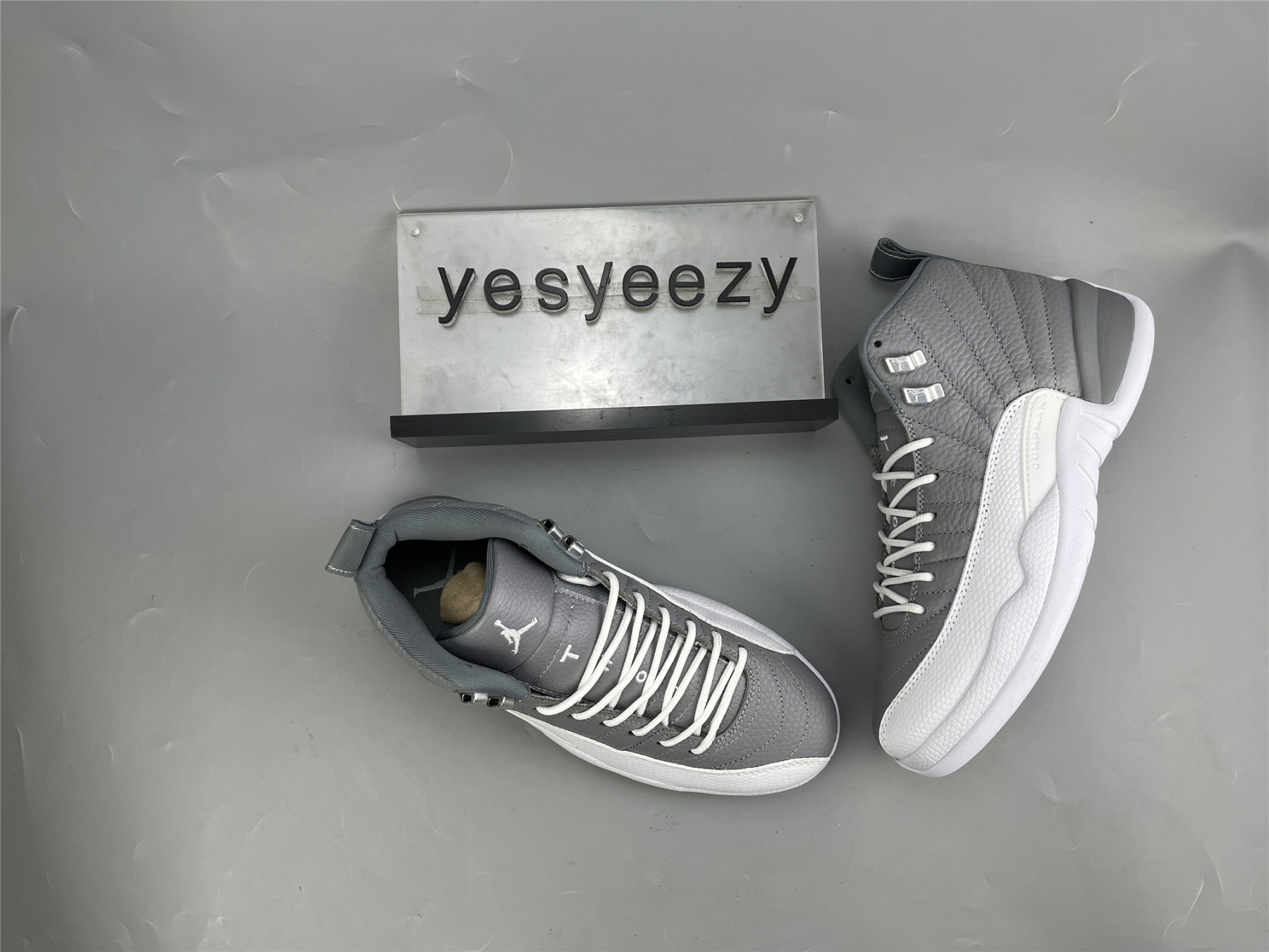 UA AIR JORDAN 12 RETRO 