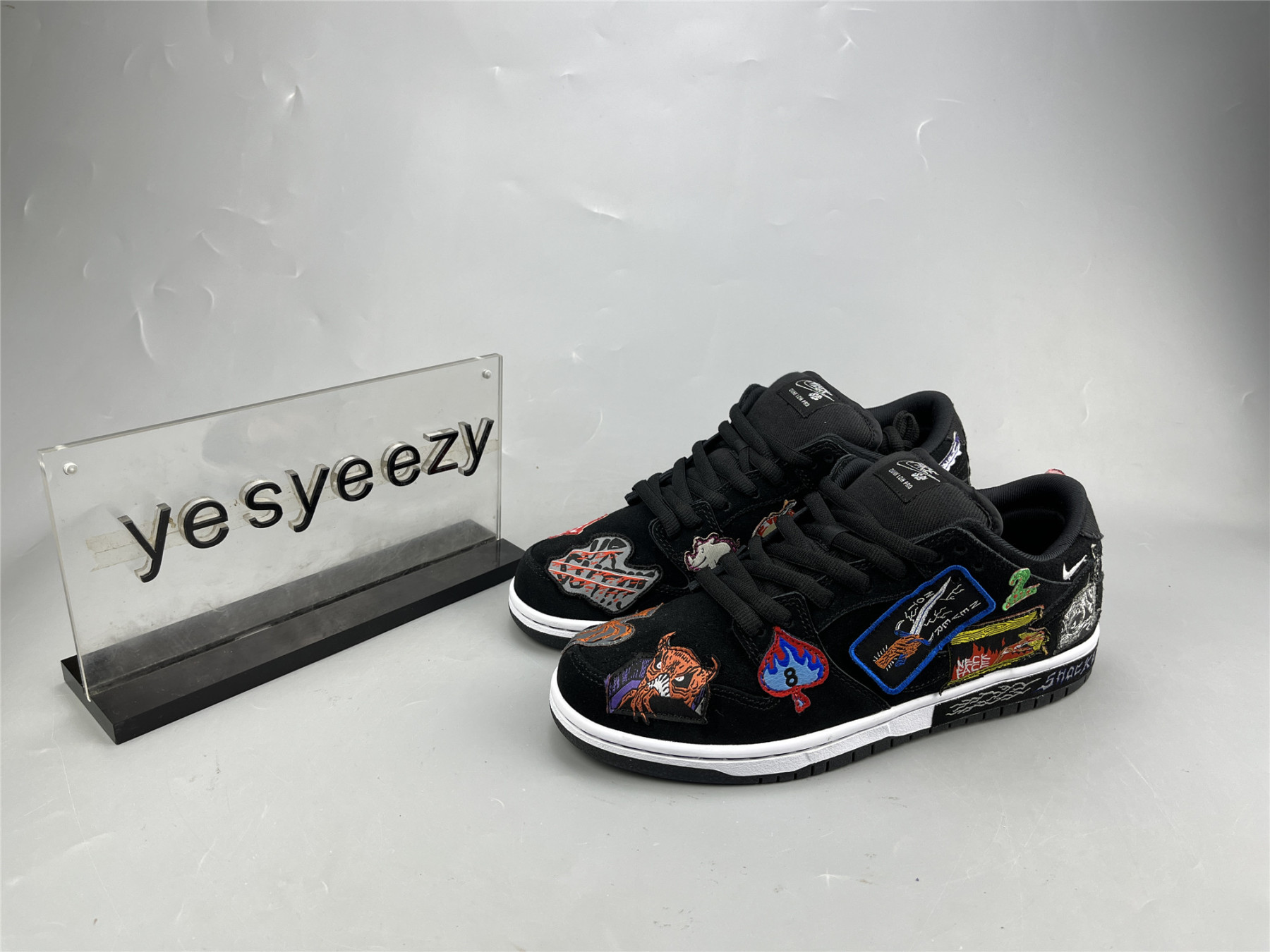 ua nike neckFa*e x dunk low pro sb