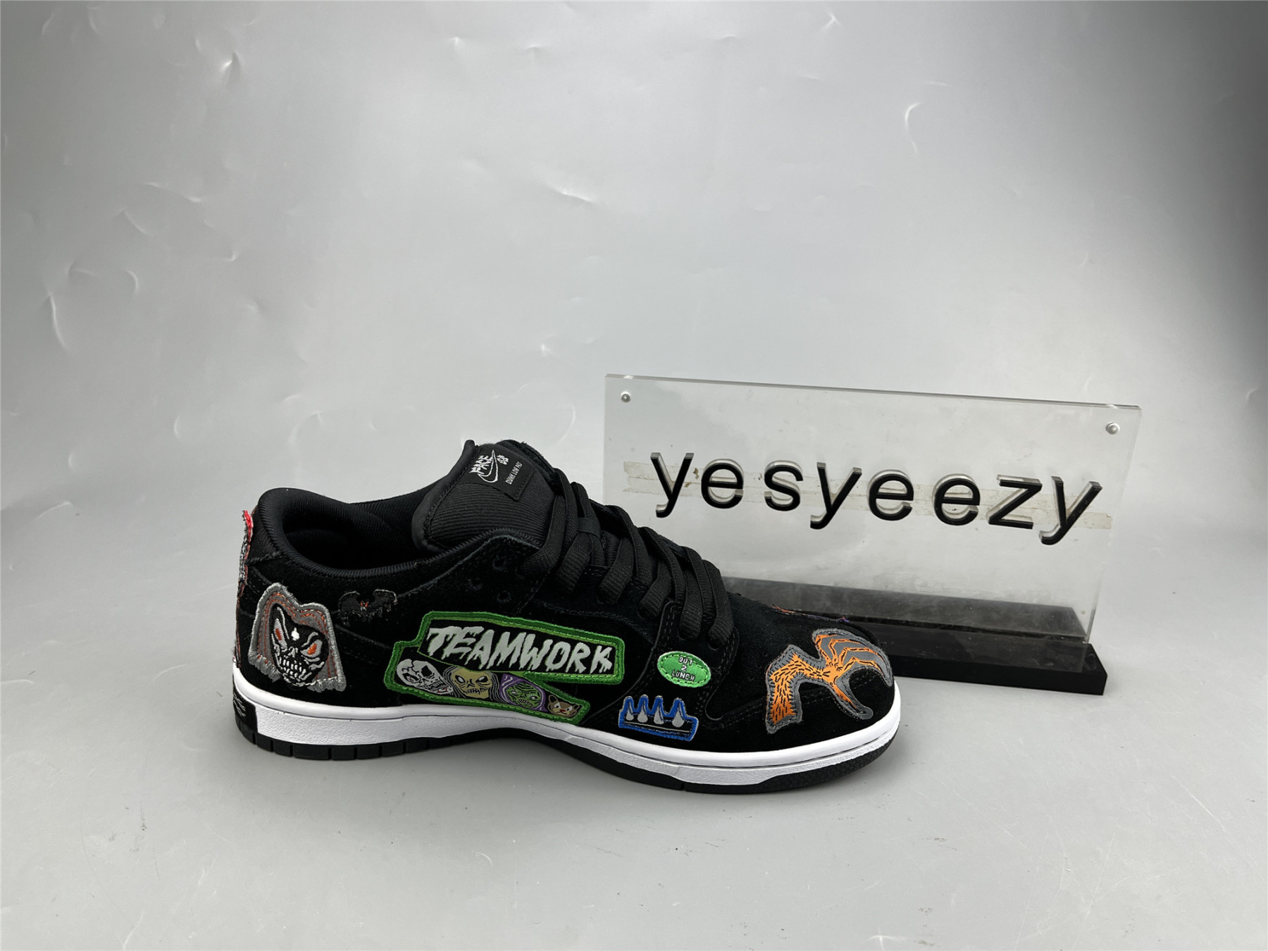 ua nike neckFa*e x dunk low pro sb