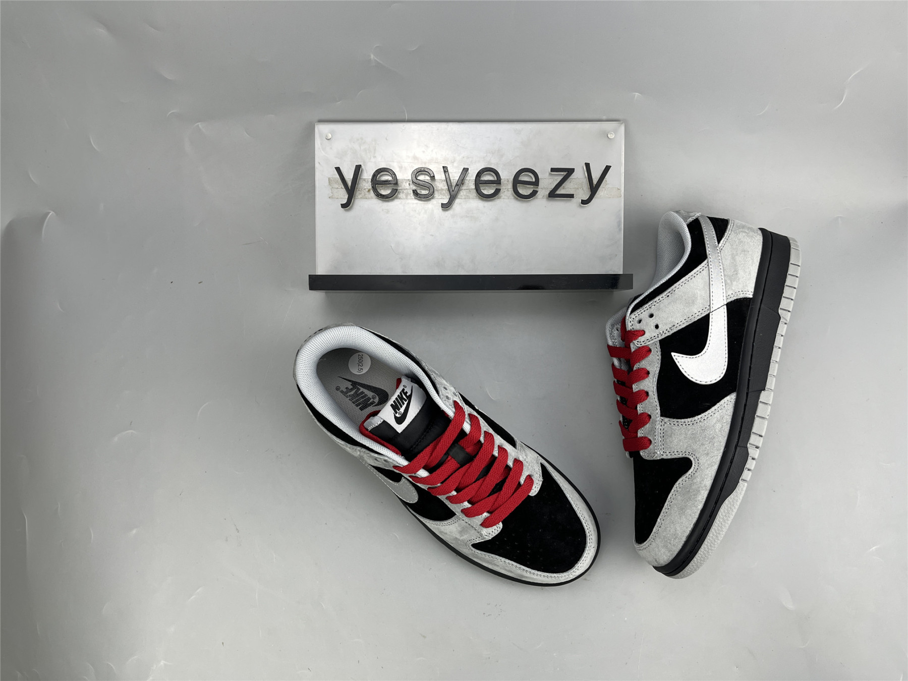 UA NIKE DUNK LOW GREY BLACK