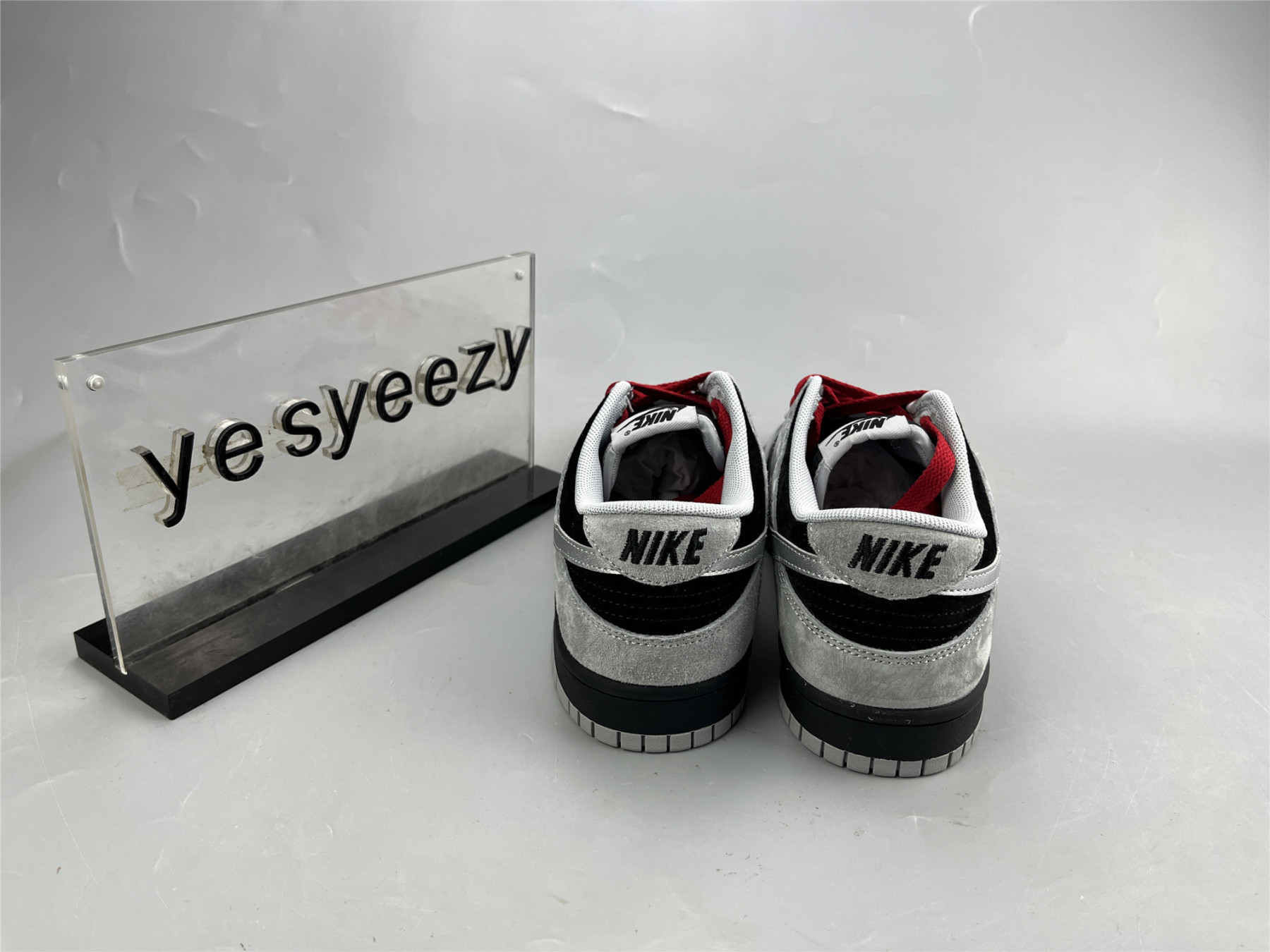 UA NIKE DUNK LOW GREY BLACK