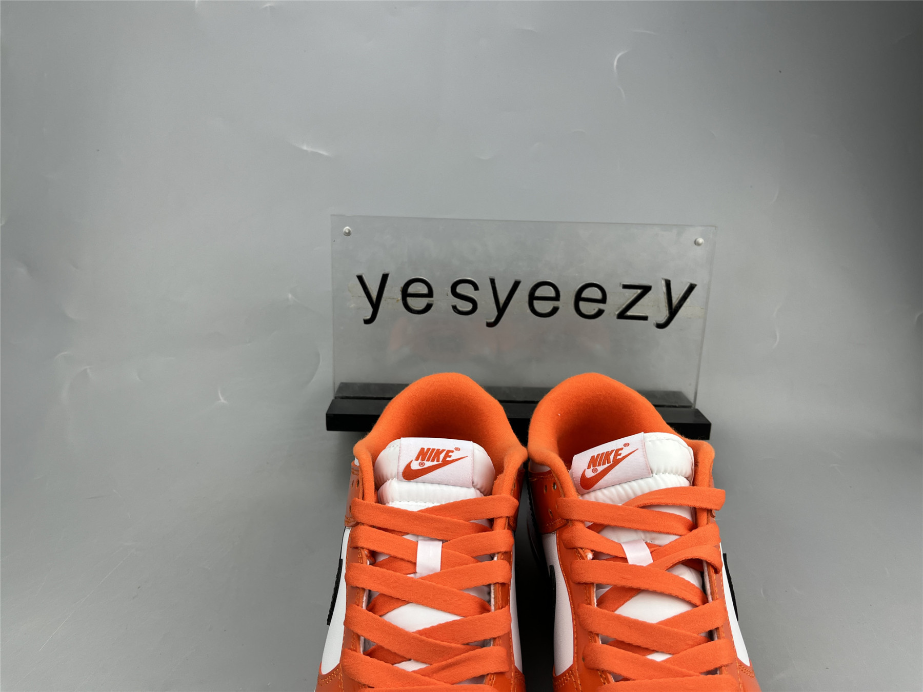 UA NIKE WMNS DUNK LOW 