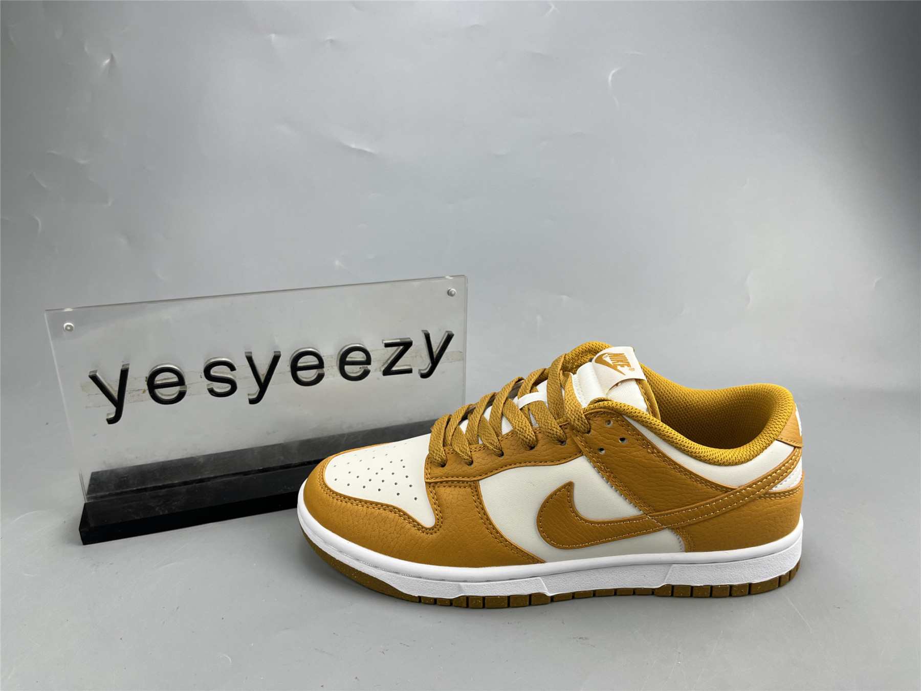 UA NIKE WMNS DUNK LOW NEXT NATURE 