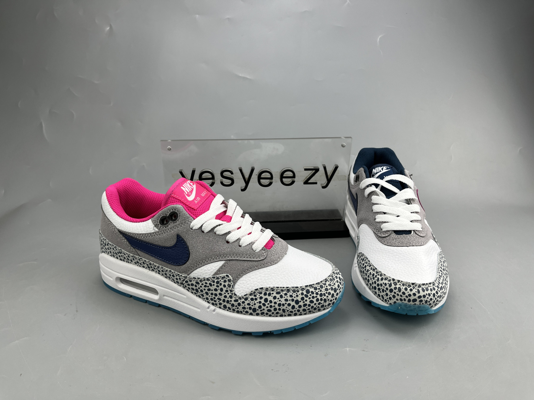 UA NIKE AIR MAX 1 GREY WHITE