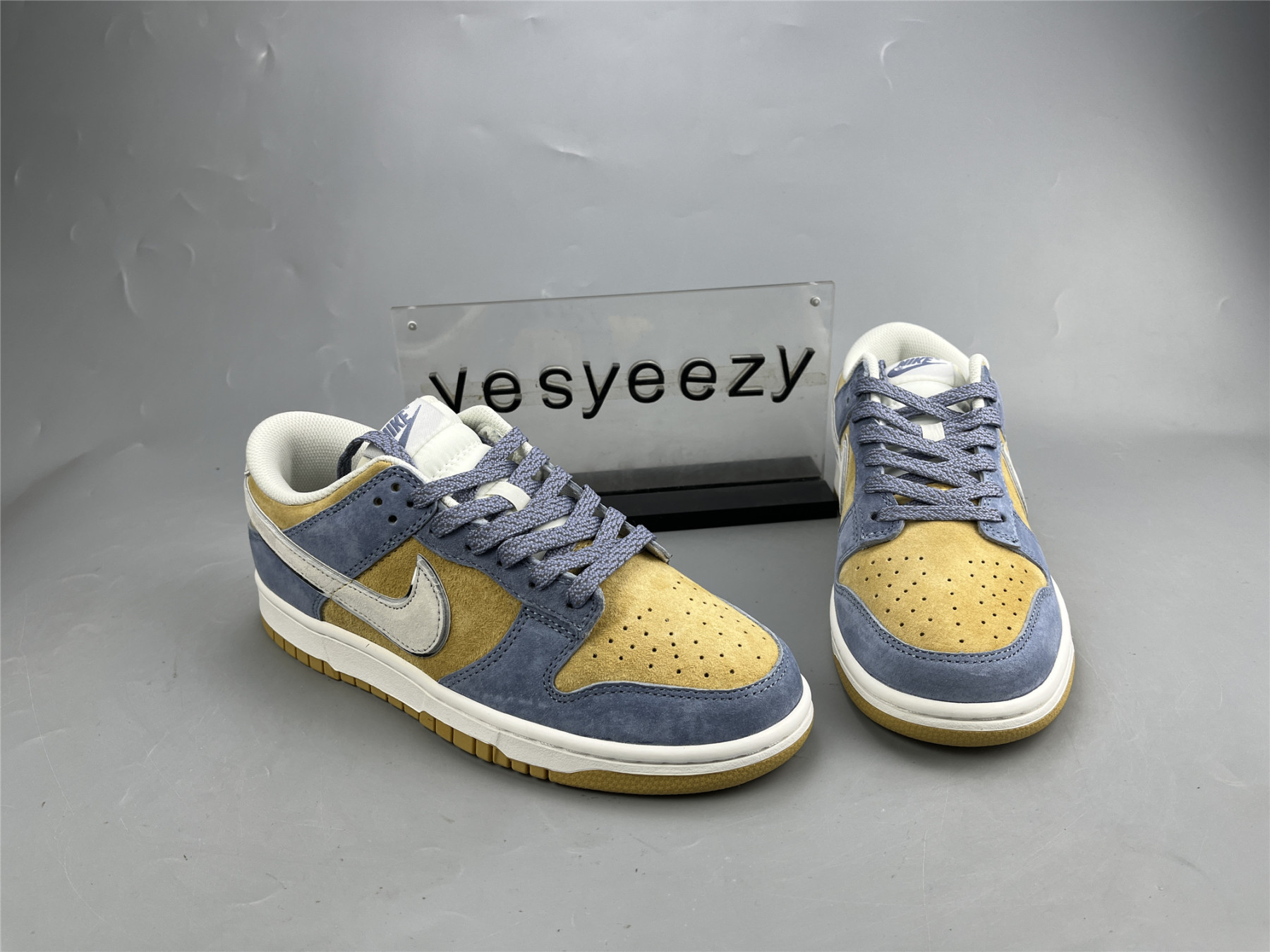 UA NIKE DUNK LOW PURPLE YELLOW