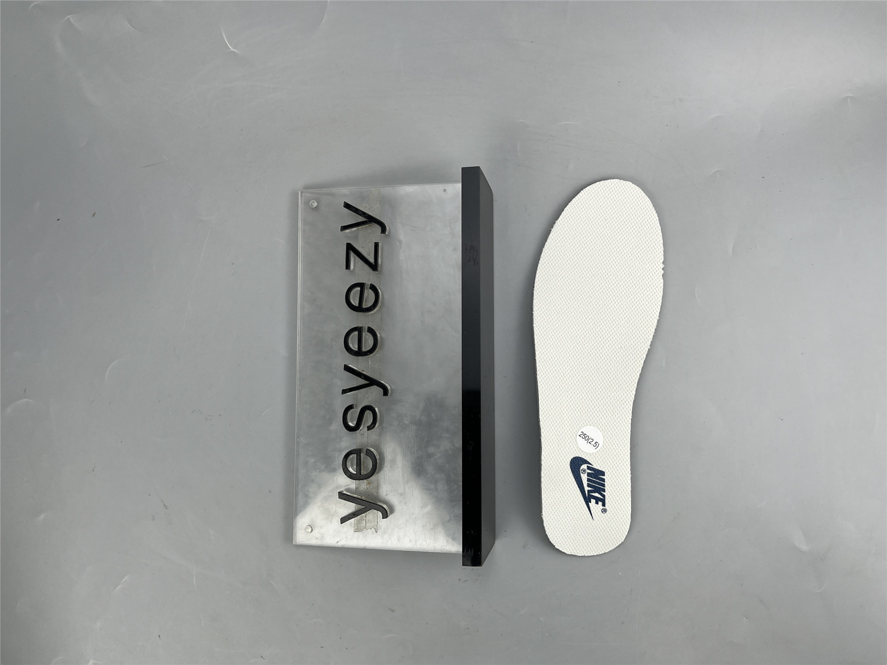 UA NIKE DUNK LOW LIGHT GREY