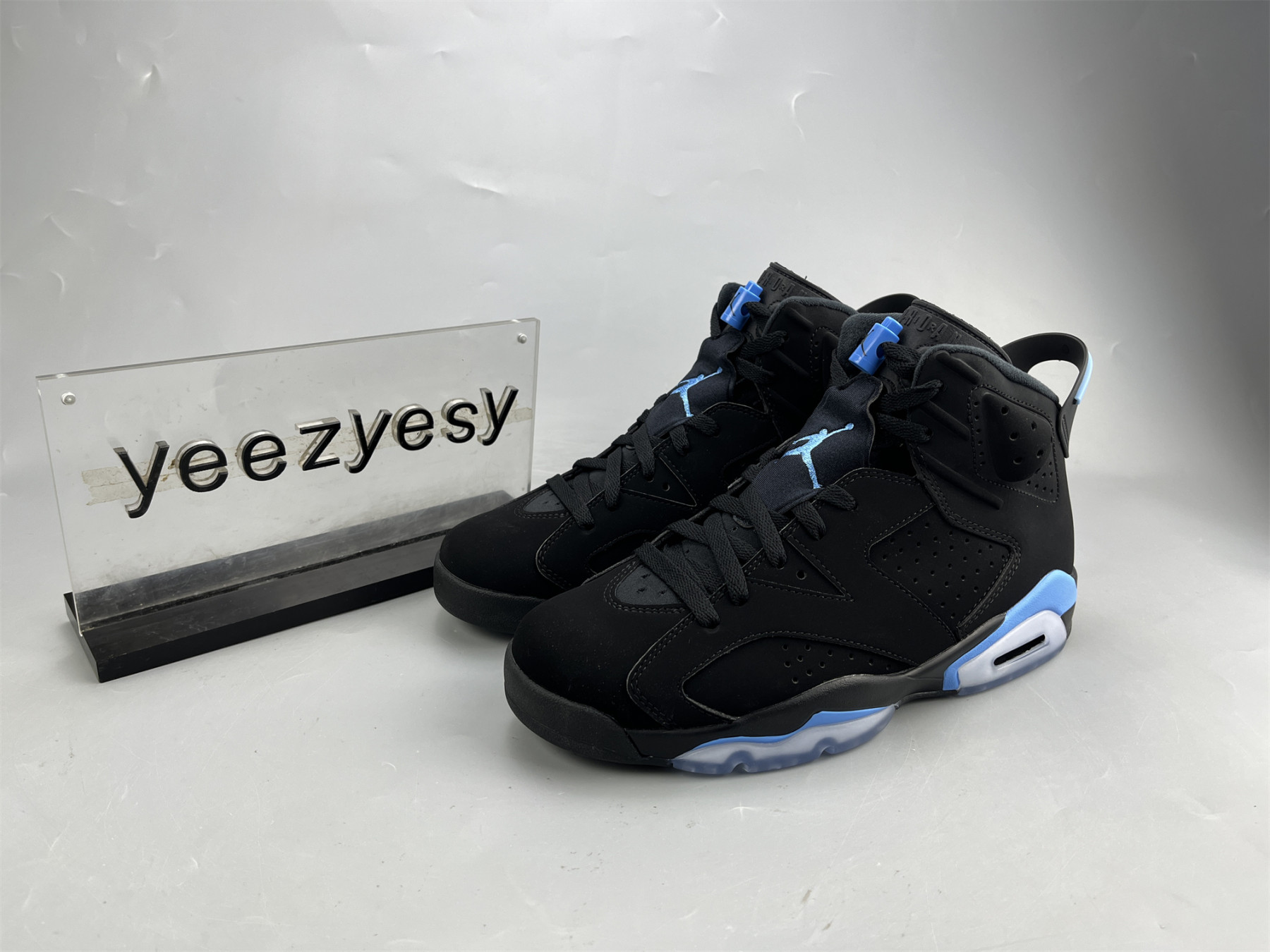 UA AIR JORDAN 6 RETRO 