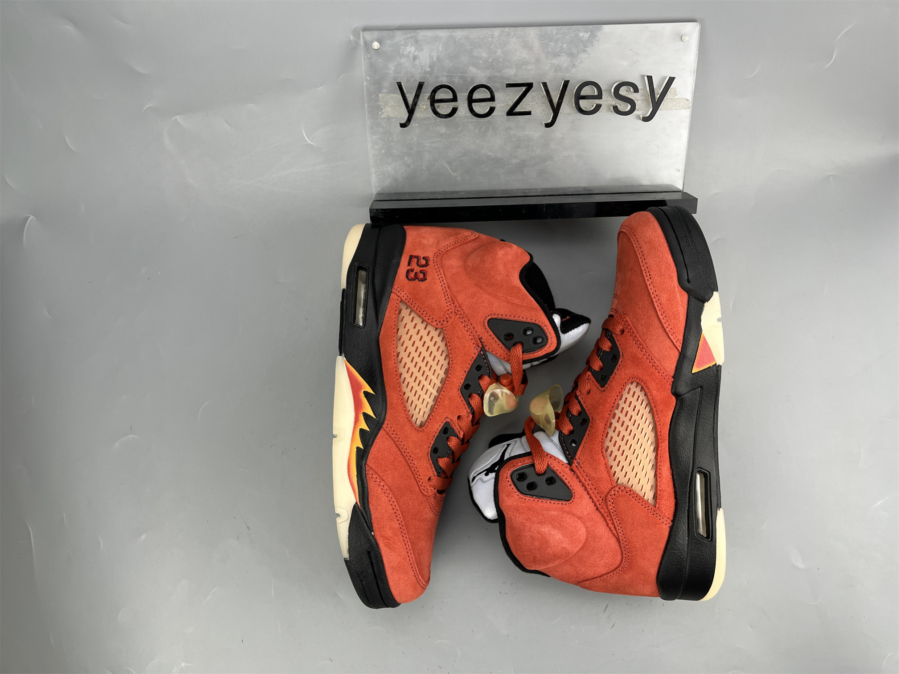 UA WMNS AIR JORDAN 5 RETRO 