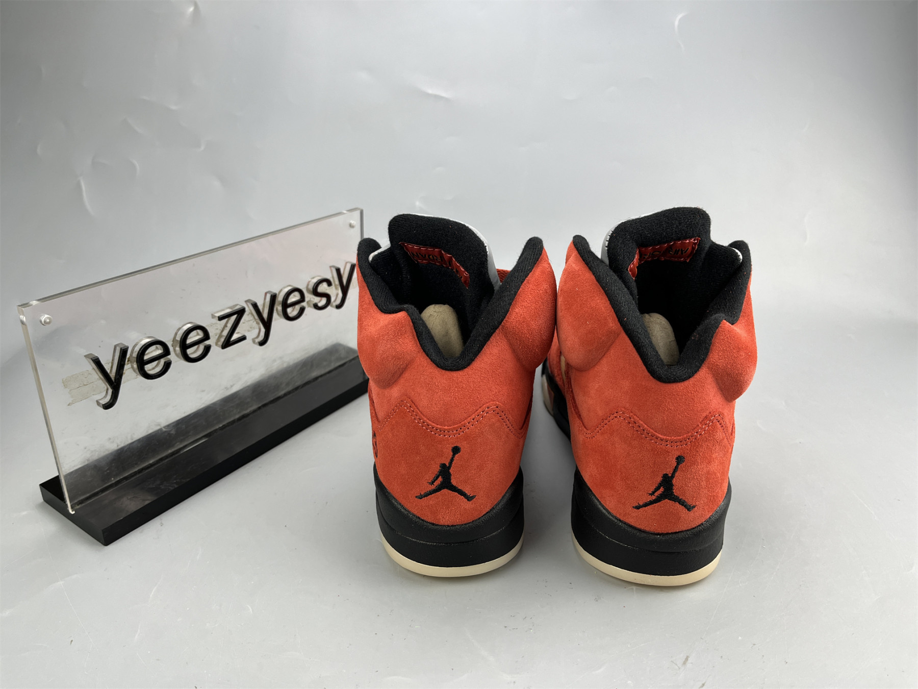 UA WMNS AIR JORDAN 5 RETRO 