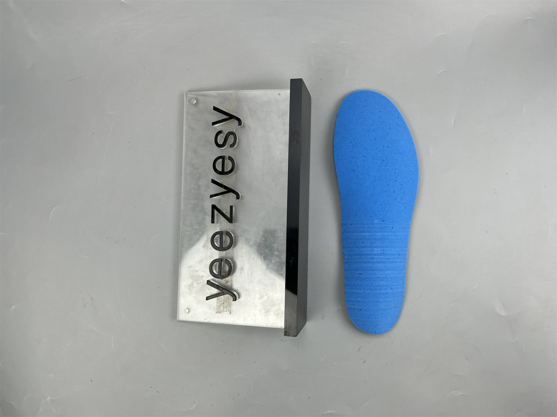 UA NIKE WMNS AIR MAX 1 QS 