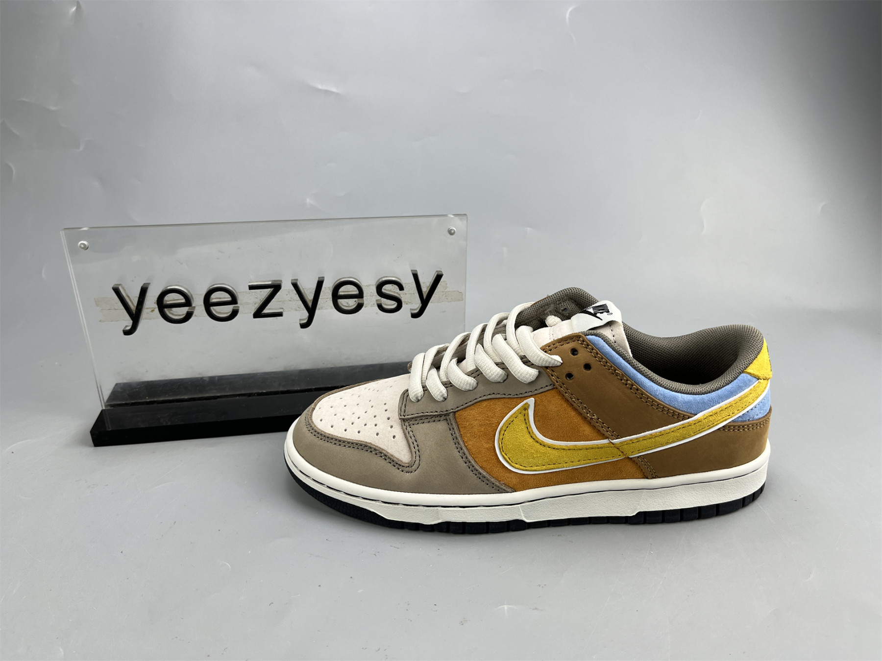 UA NIKE DUNK CAFE BRUN CLAIR