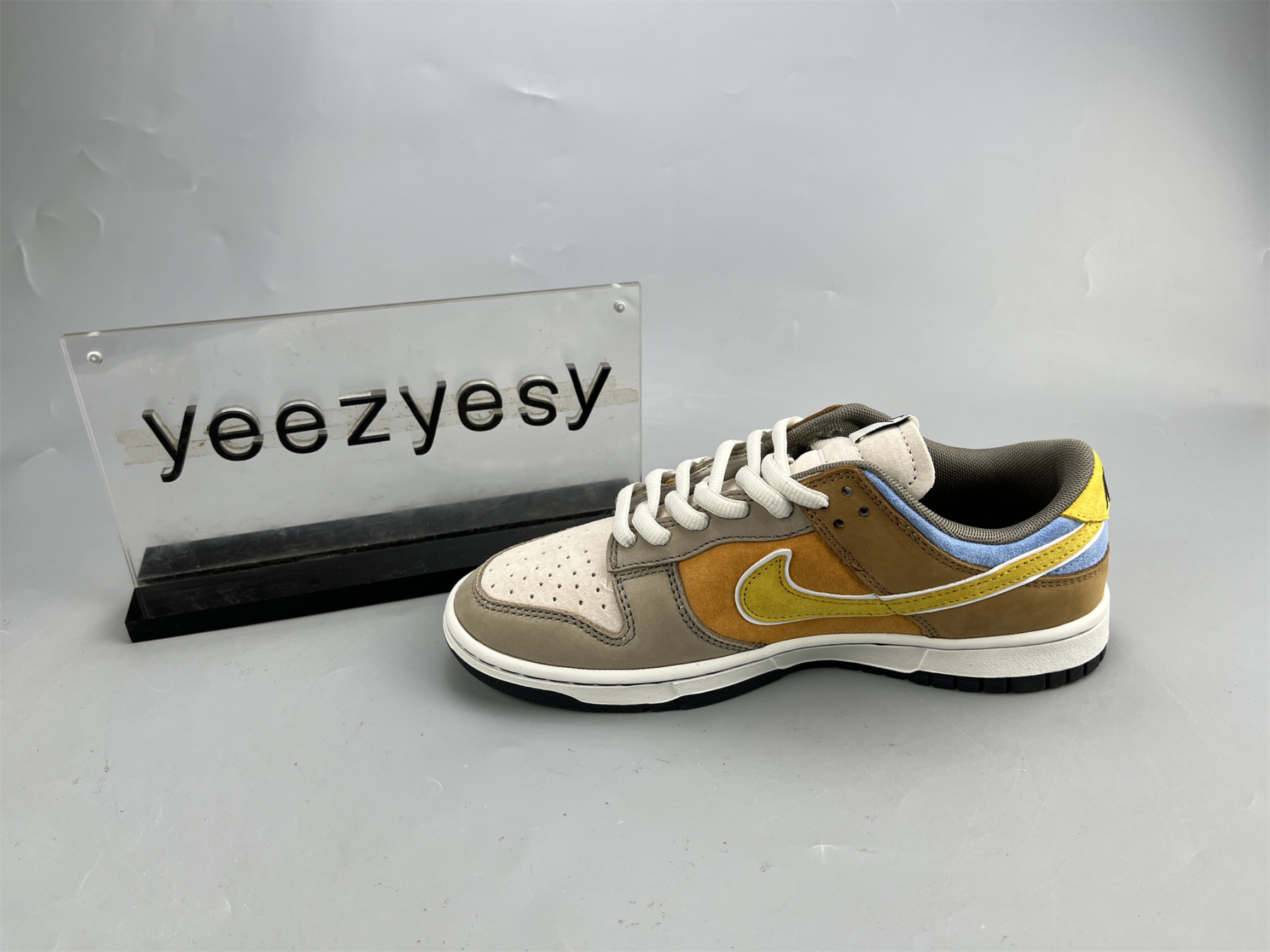 UA NIKE DUNK CAFE BRUN CLAIR