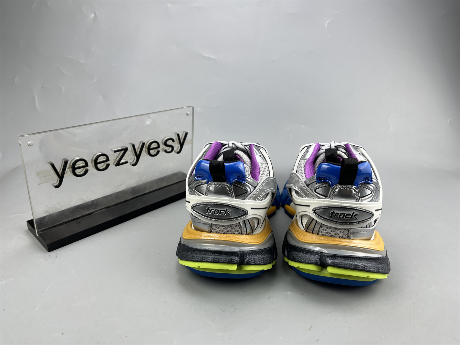 UA SNEAKER SILVER COLORBLOCK