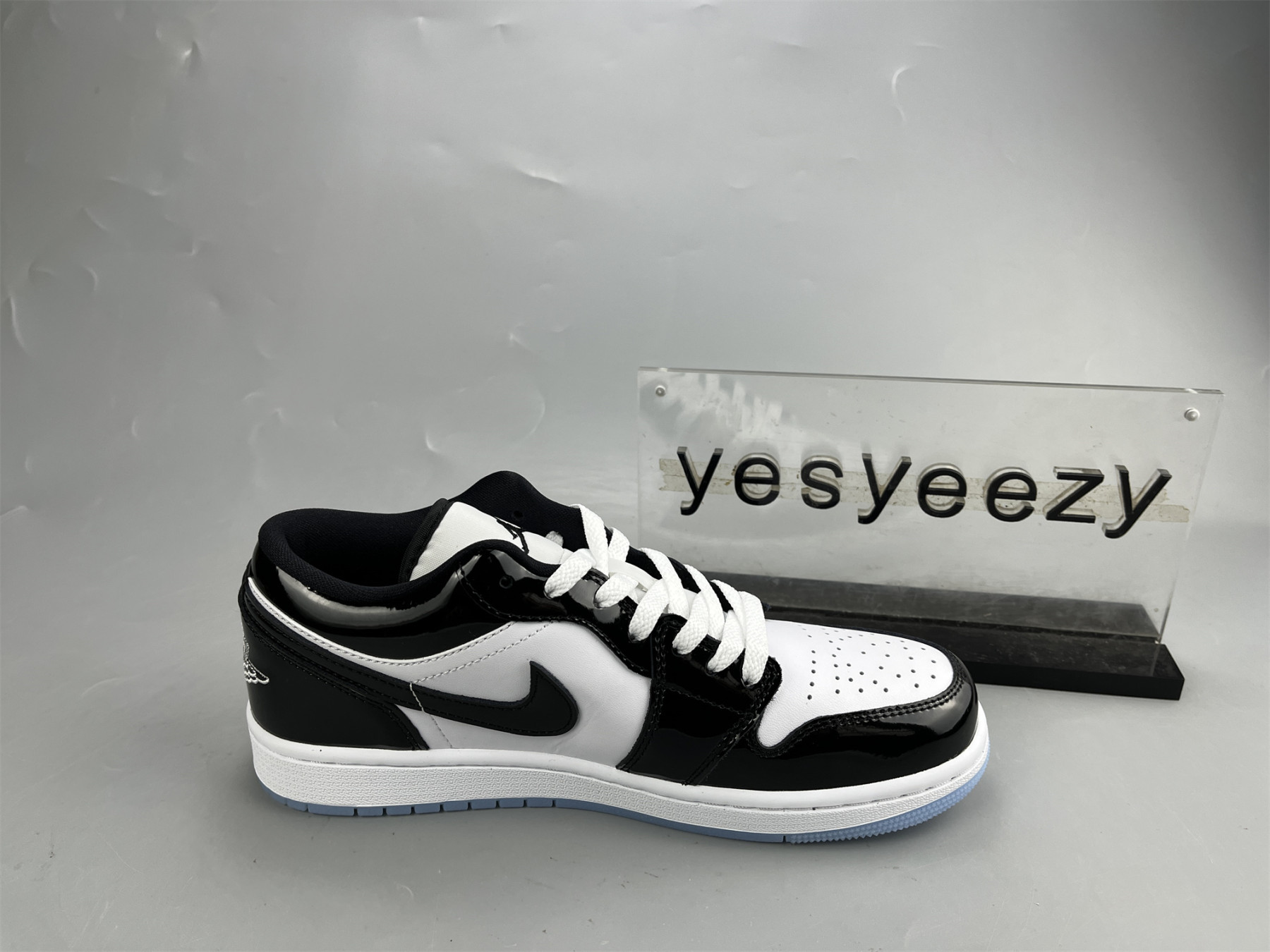 UA AIR JORDAN 1 LOW SE 