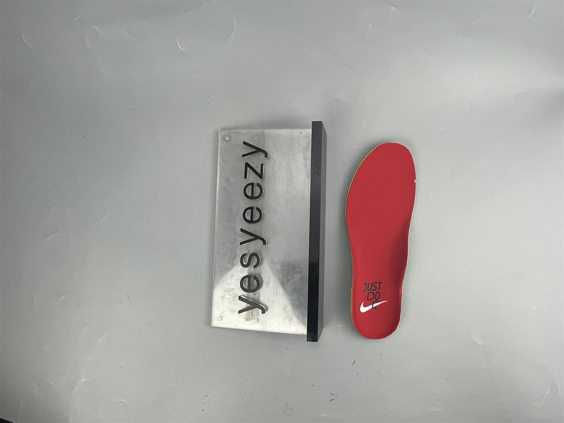 UA NIKE WMNS AIR MAX SCORPION FLYKNIT 