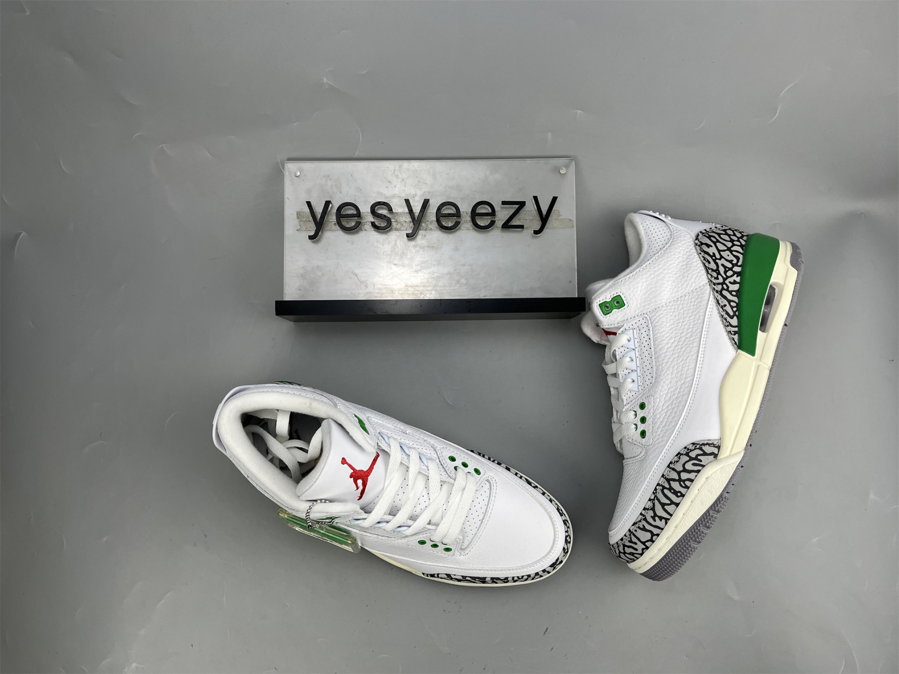 UA AIR JORDAN 3 RETRO LUCKY GREEN