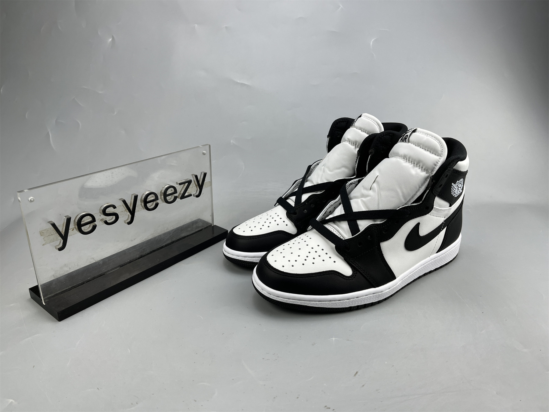 UA AIR JORDAN 1 RETRO HIGH 