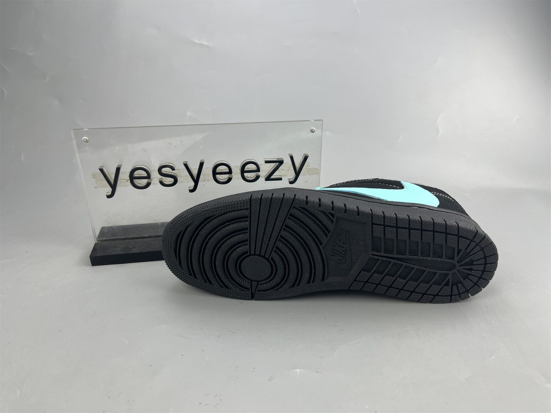 UA AIR JORDAN 1 LOW T*f*ny PHANTOM