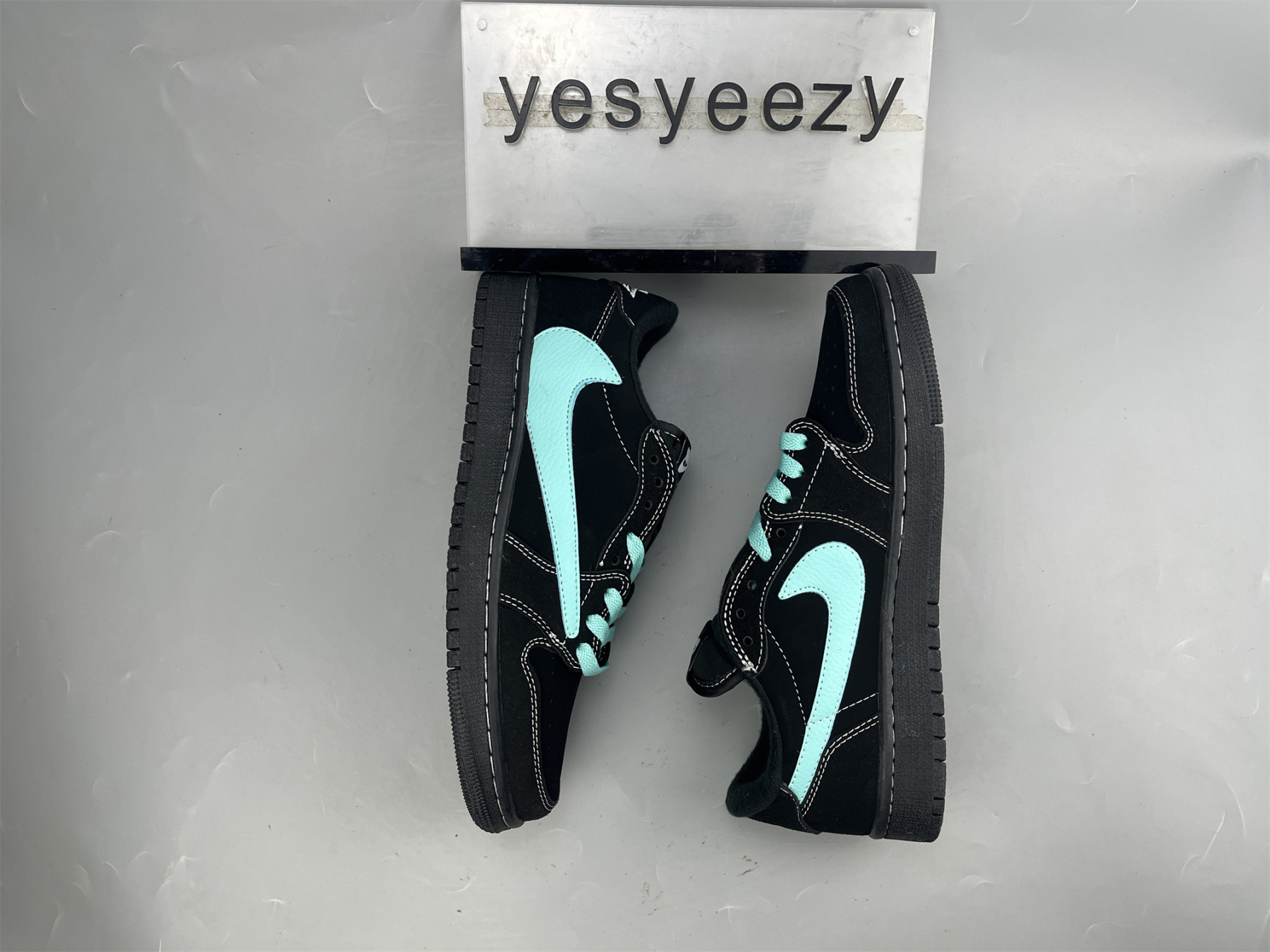 UA AIR JORDAN 1 LOW T*f*ny PHANTOM