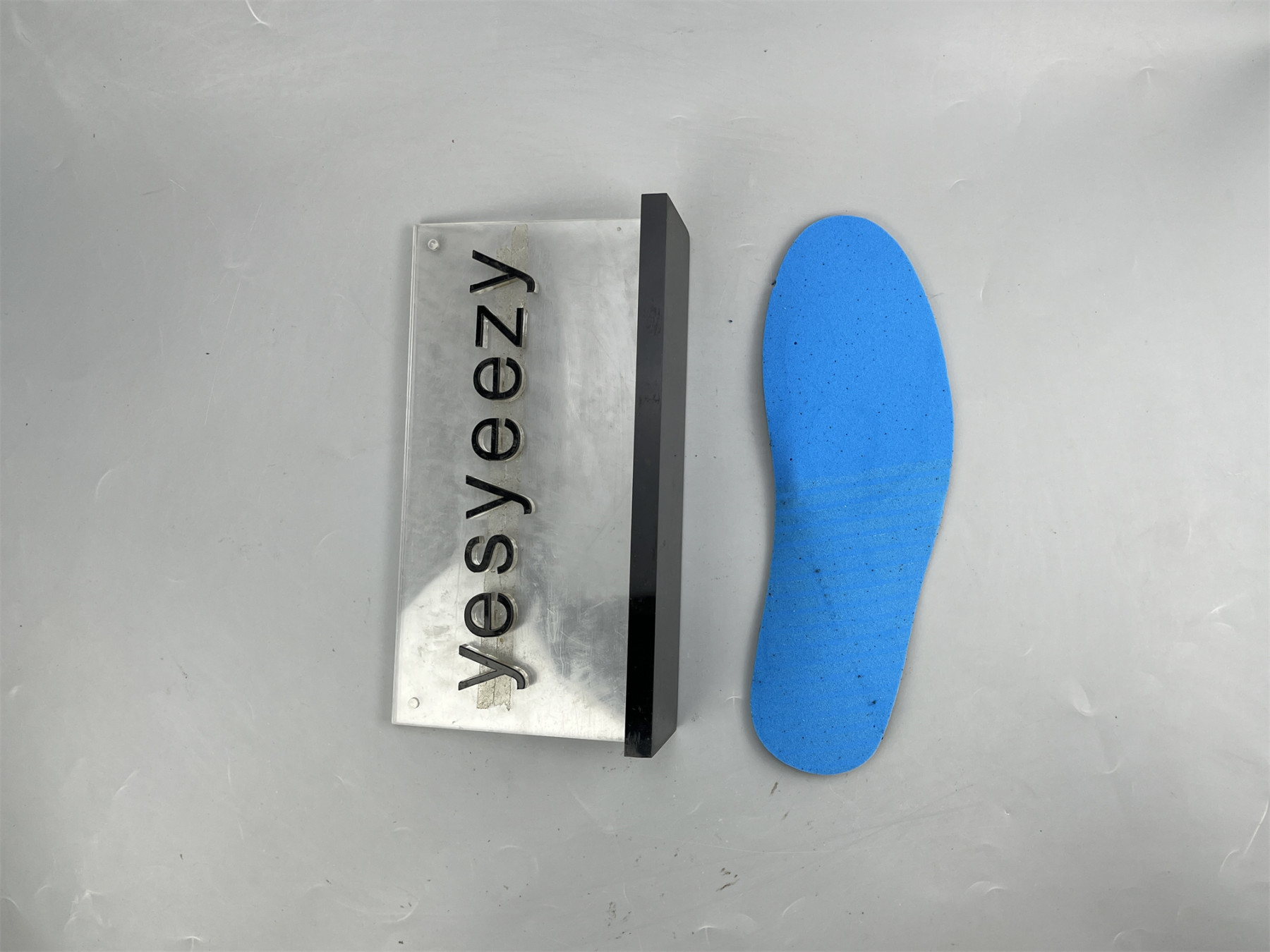 UA AIR JORDAN 1 LOW SE GS 