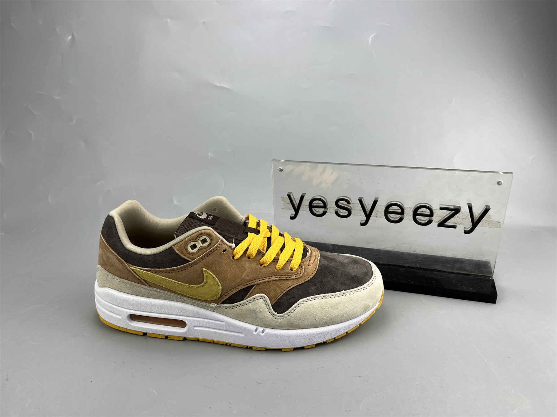 UA NIKE AIR MAX 1 PREMIUM 