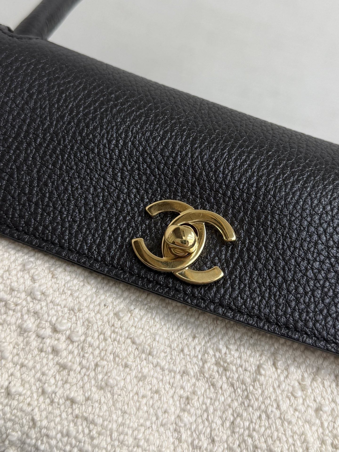 Ch**el small tote as6288 15x31x12cm