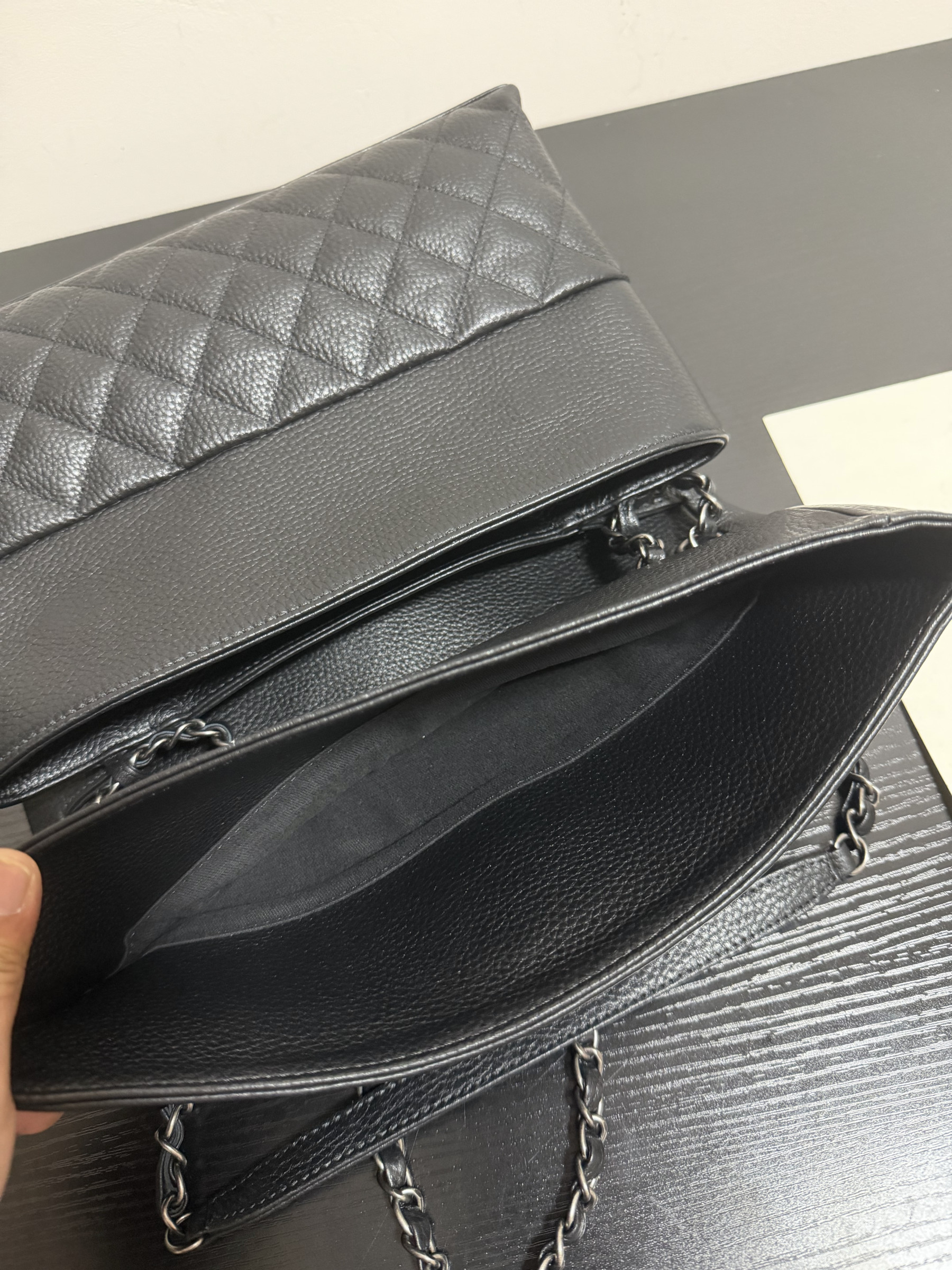 Ch**el hampton flap handbag as7095 32x19x7.5cm
