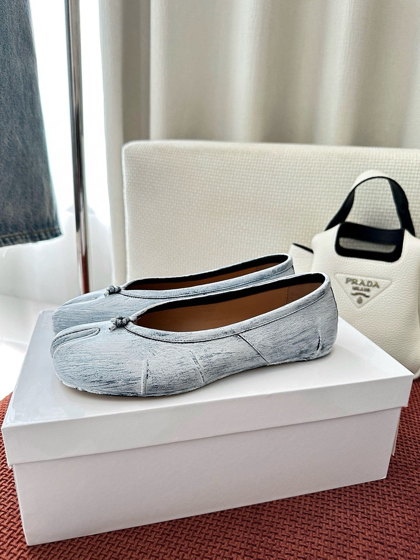UA Ma1s0n Marg*e1a Tabi Leather Ballet Flats