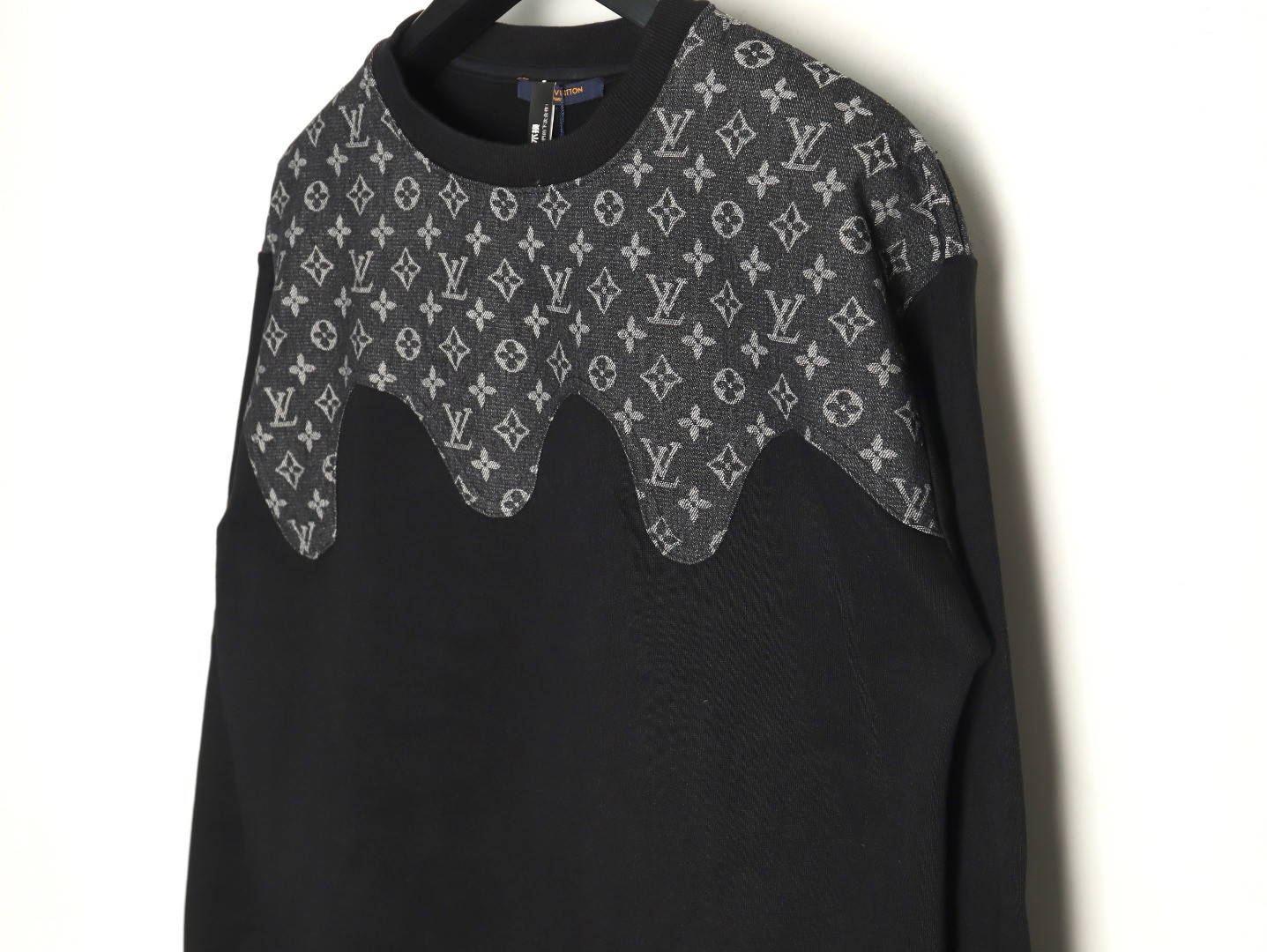 L0vis Vvtt0n Hoodies