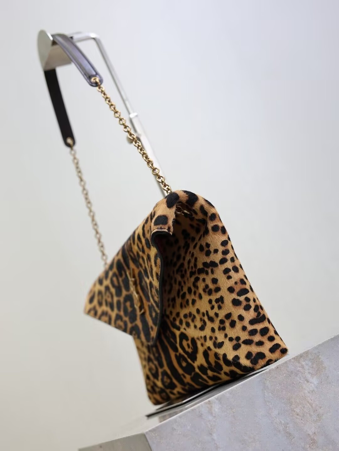 Y51 CASSANDRE large pouch on chain in pony hair leather 29.5x18x5cm