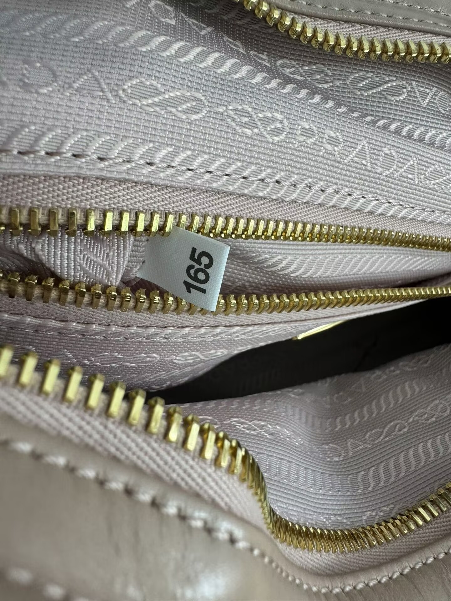 Pra*a Bonnie Medium Leather Handbag 32x15.5x12cm