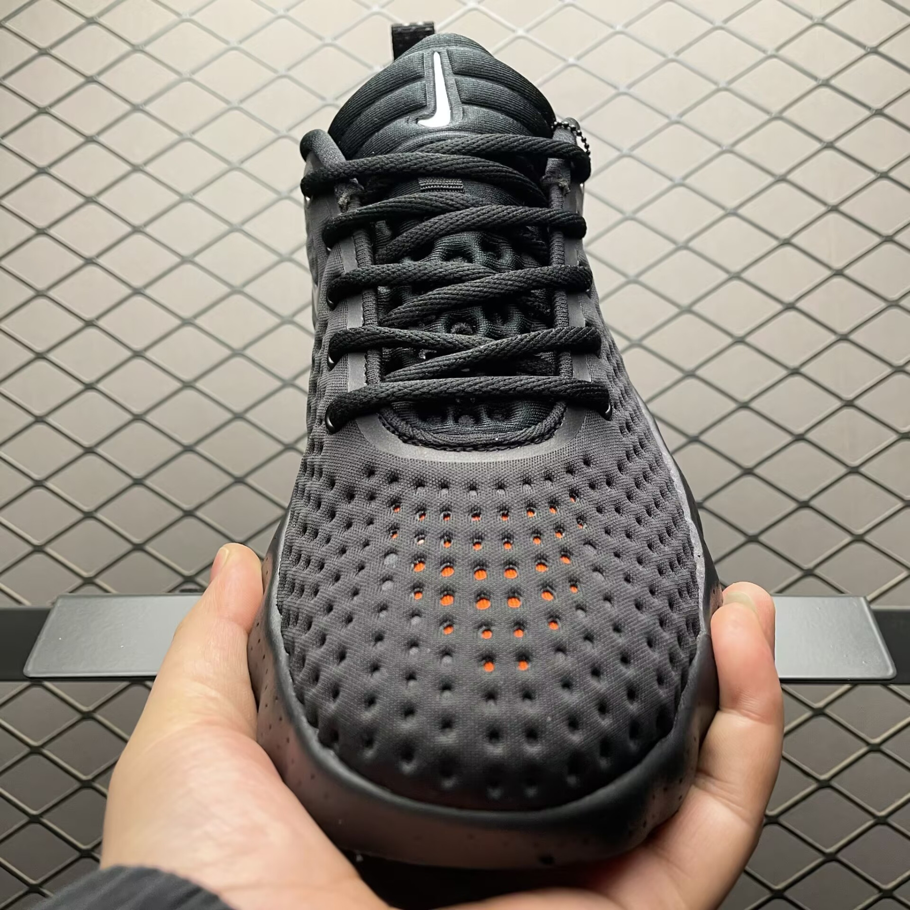 UA Nike Mind 002