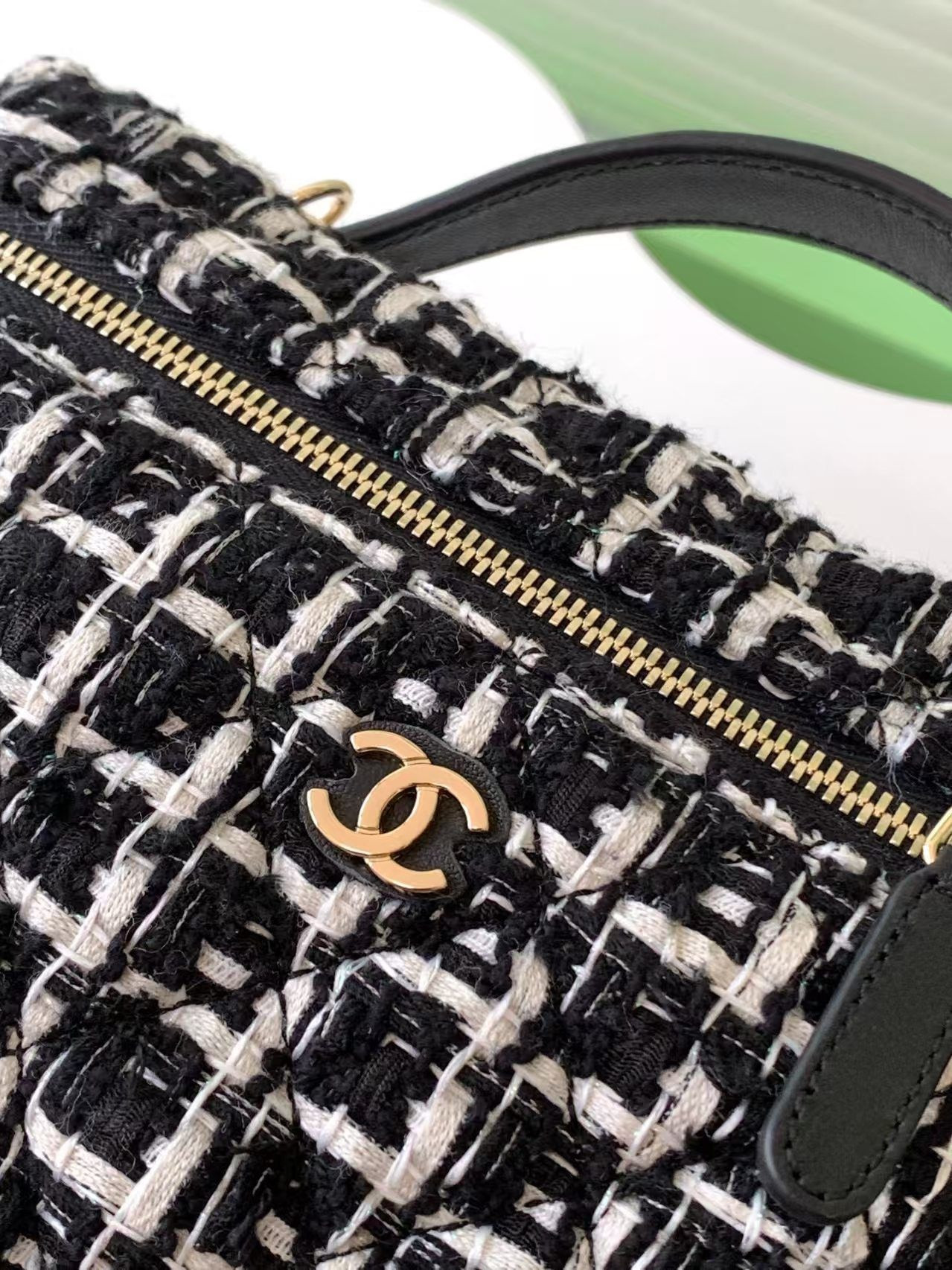 Ch**el Vanity With Chain 17x19.5x5cm