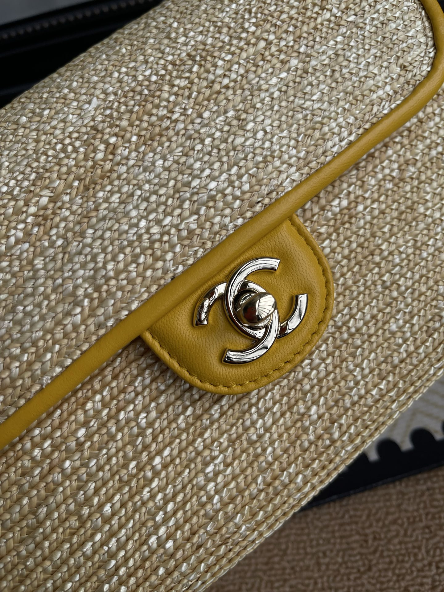Ch**el flap bag as6017 23x14.5x6cm