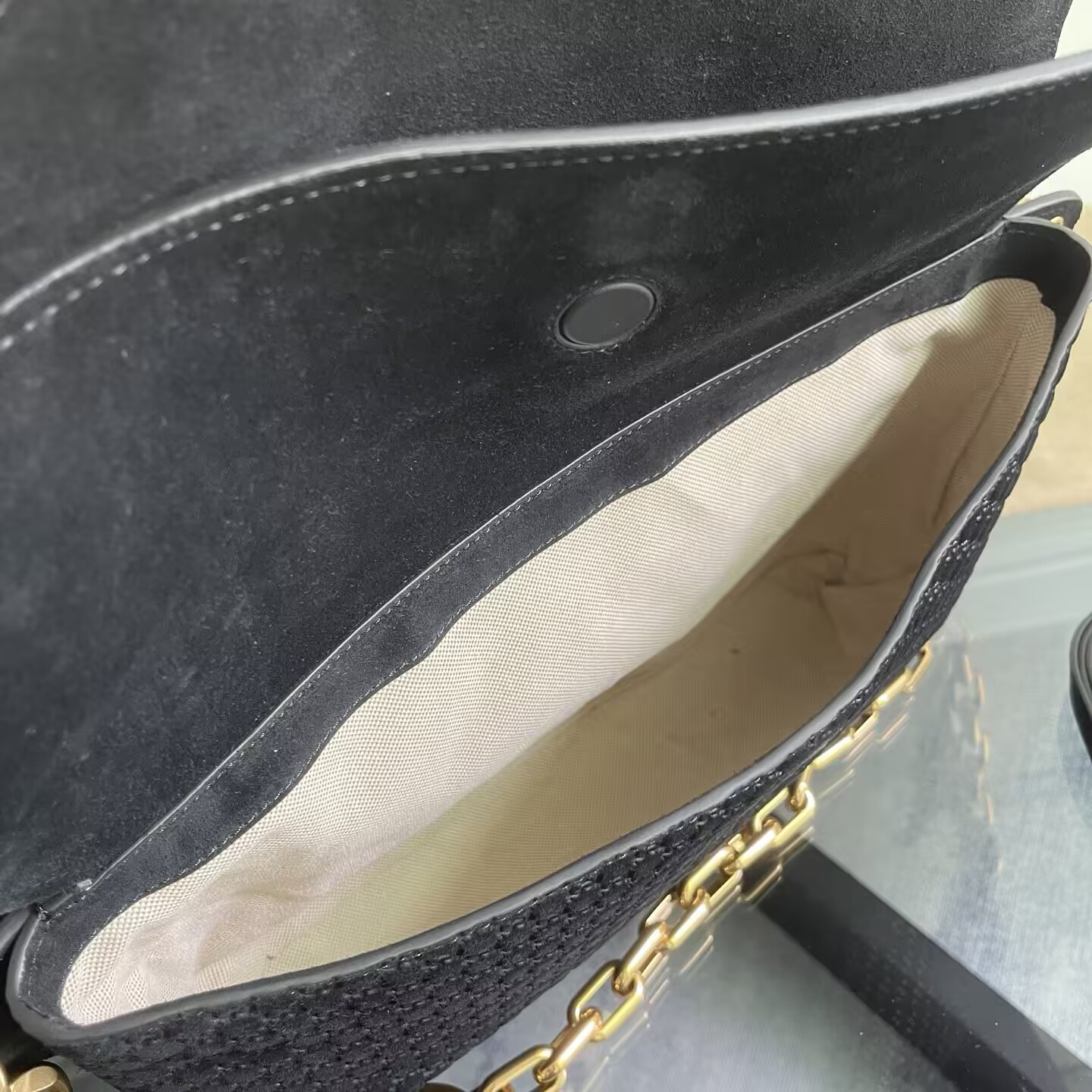 Gvc*1 Large Shoulder Bag With Chain 36x19.5x9.5cm