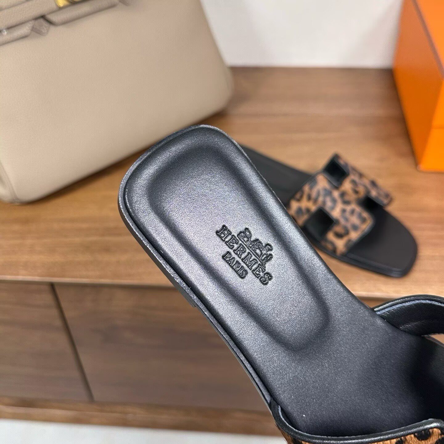 UA H**me5 Oran Sandal
