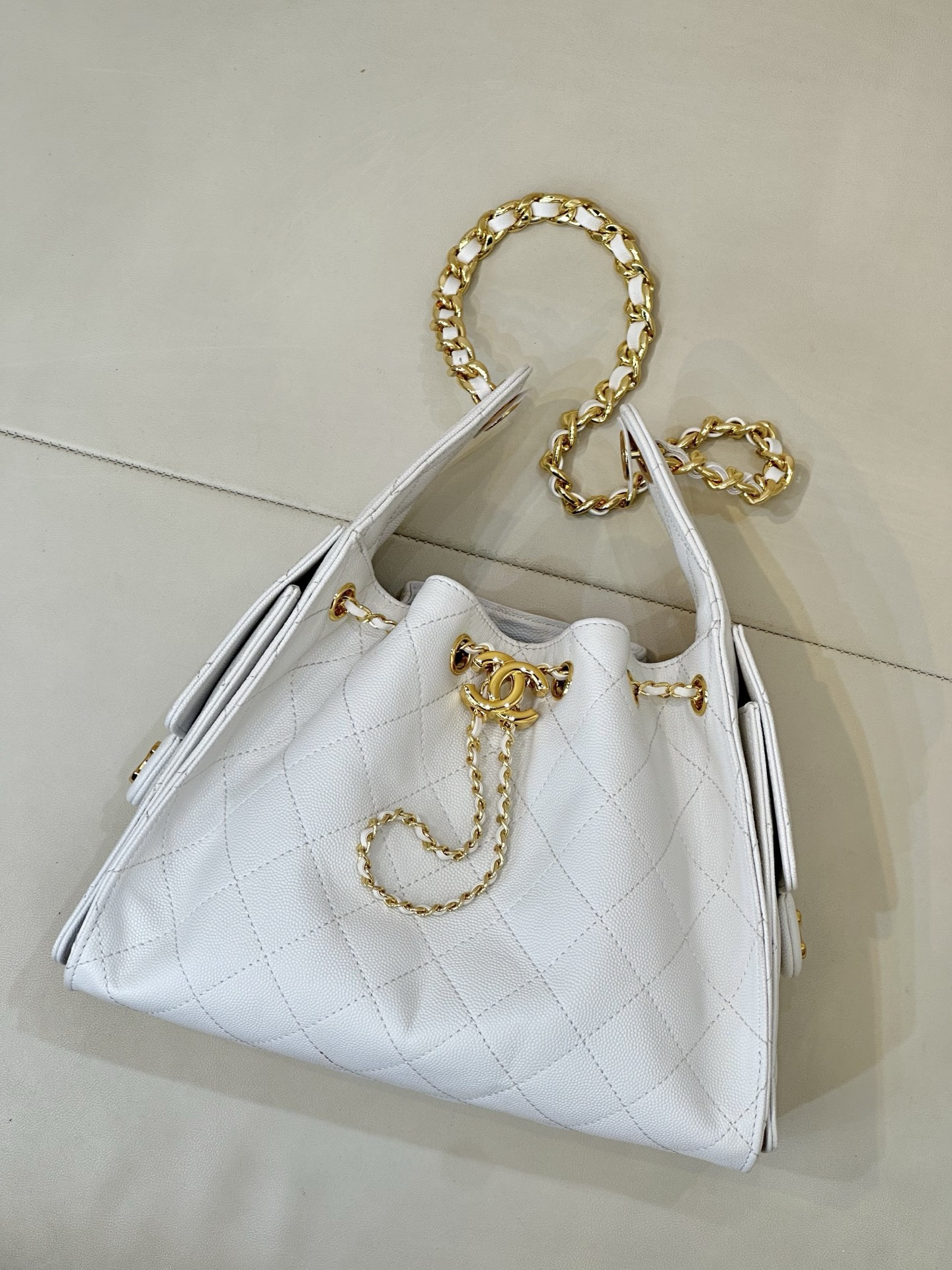 Ch**el 25C Bucket Bag Polished Gold Hardware with Red Lining AS5293 26x30x14cm