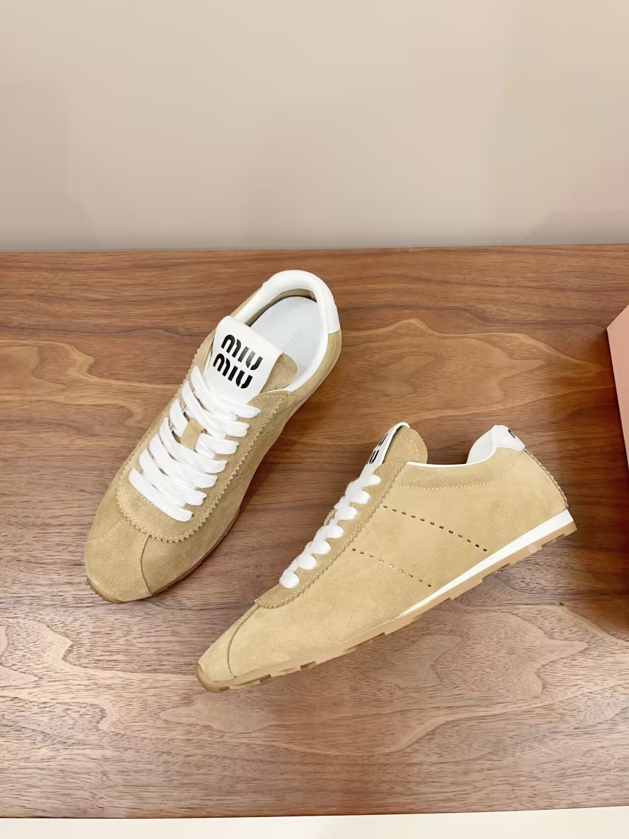 UA M1v M1v Plume Sneakers