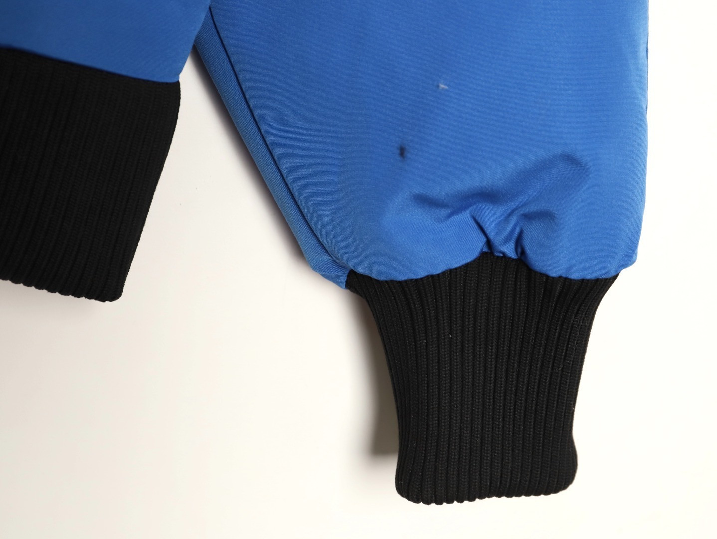 Can*a G00se Short Puffer jacket