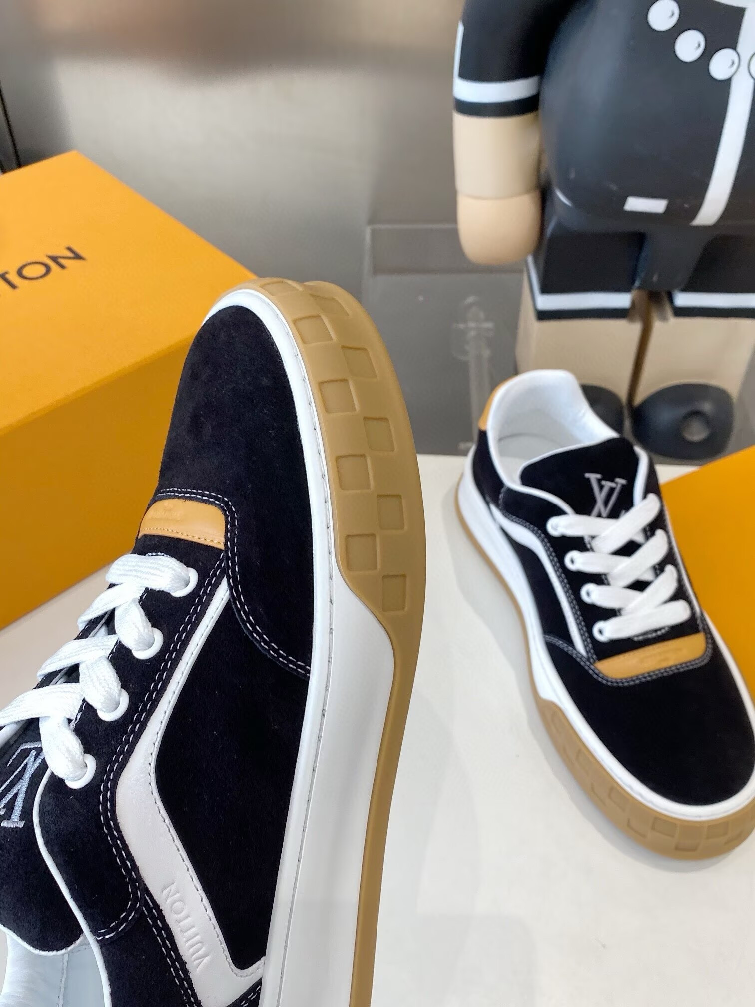 UA LV Tilted Sneaker